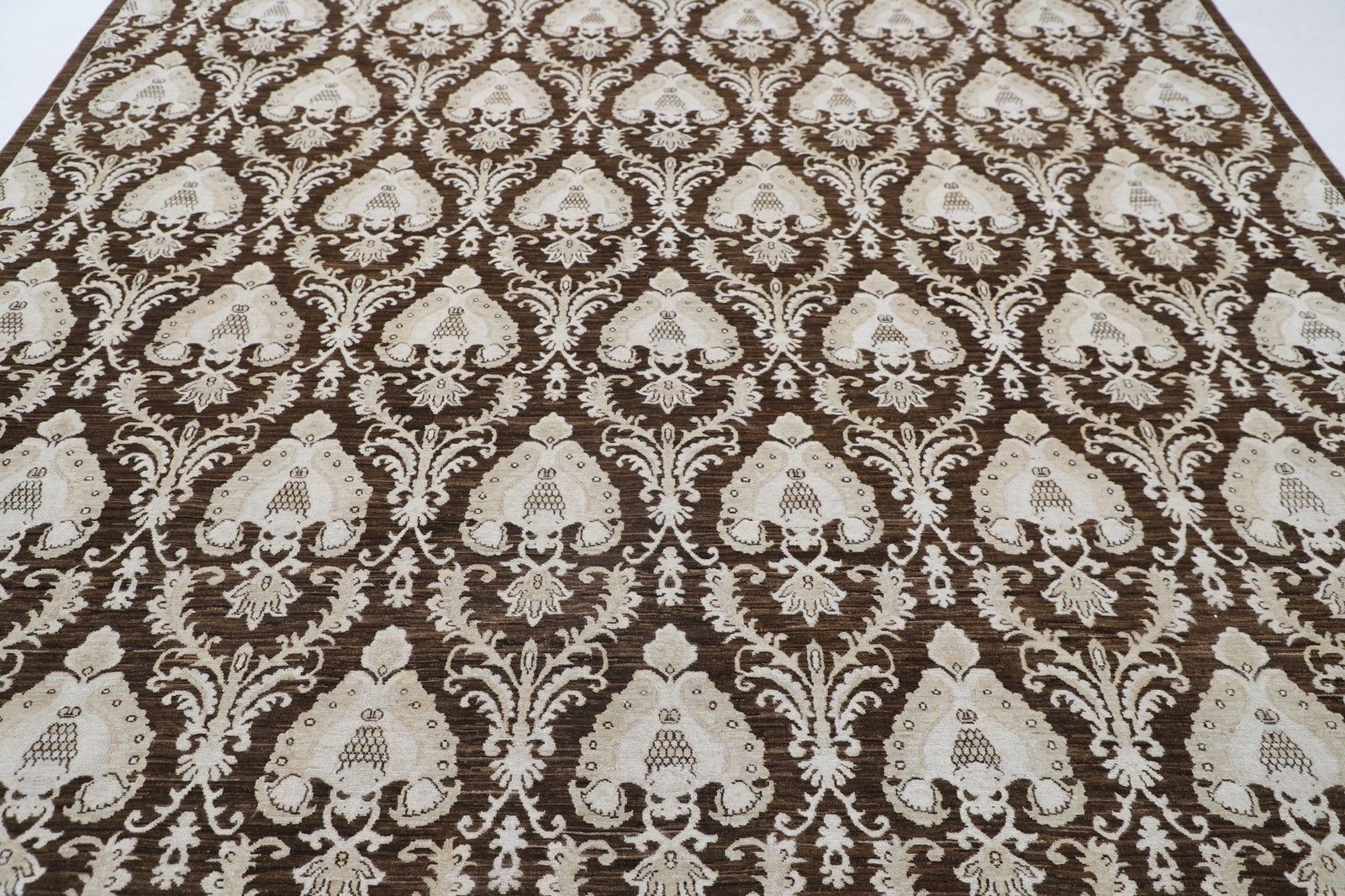 Tapis en laine noué à la main, brun et ivoire, motifs ornementaux traditionnels - 275 x 356 cm photo for sale