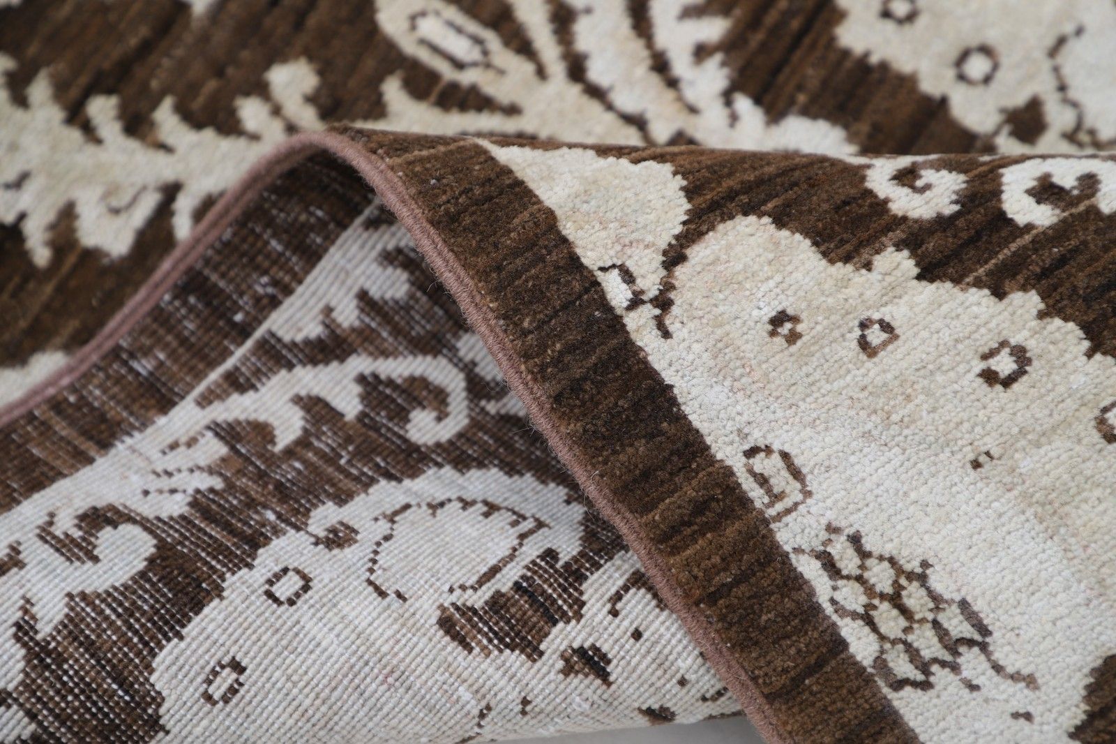 Tapis en laine noué à la main, brun et ivoire, motifs ornementaux traditionnels - 275 x 356 cm photo Textiles