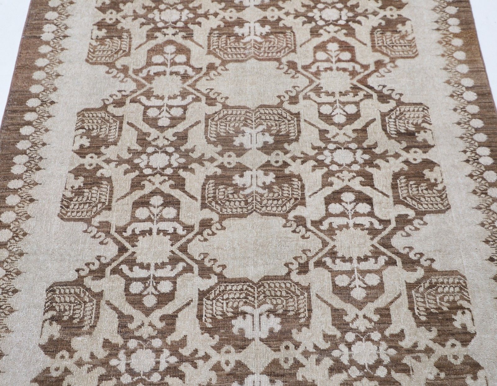 4,2x5,7 ft traditioneel handgeknoopt bloemmotief vloerkleed, bruin en ivoor, wol photo for sale