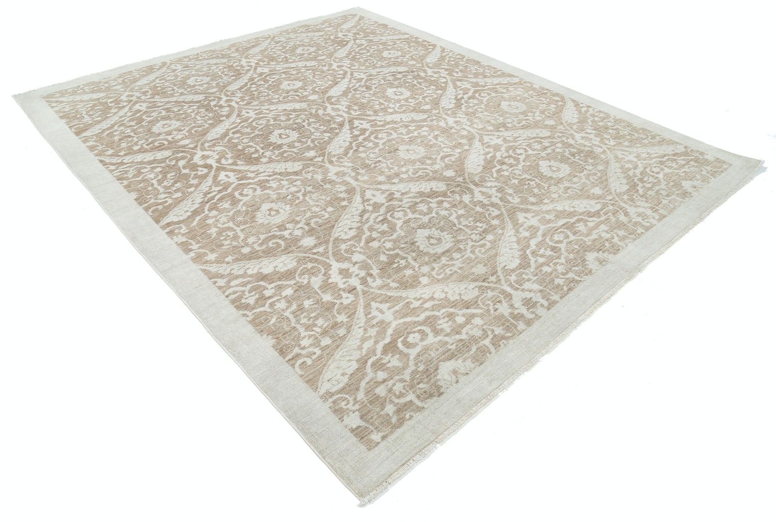 8,3x10,3 ft Handgeknoopt Taupe en Ivoor Vloerkleed met Herhalend Medaillonpatroon photo furniture