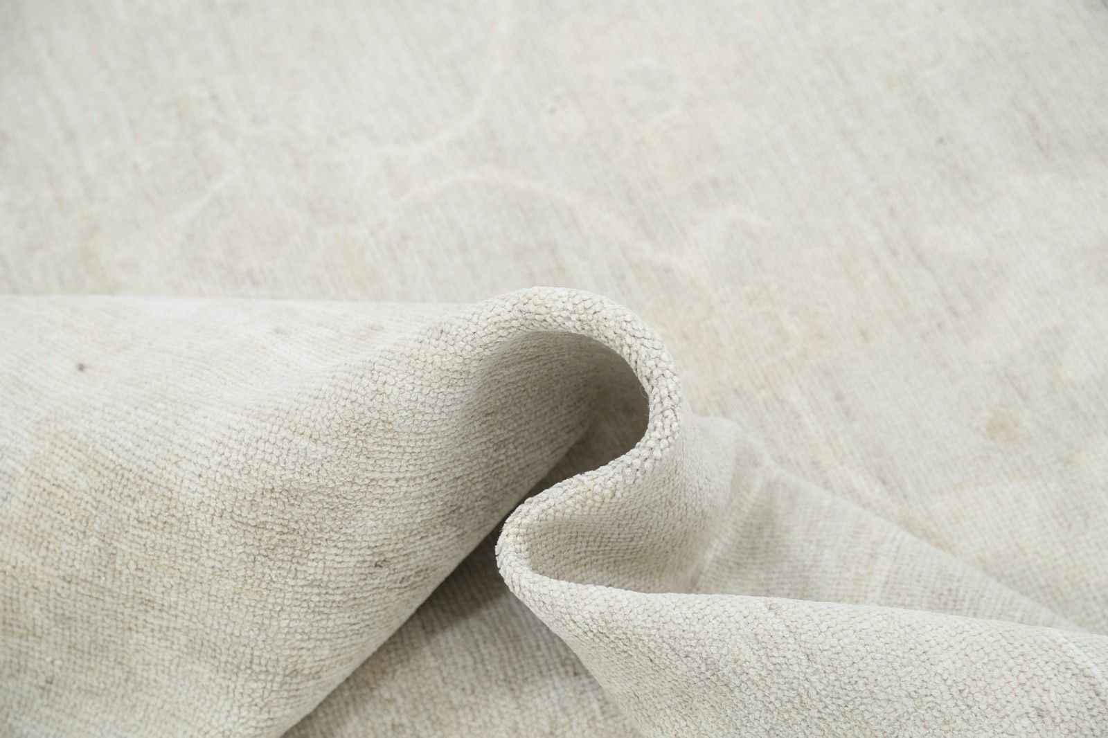 Beige wollen vloerkleed 270 x 366 cm. Handgeknoopt tapijt voor de woonkamer photo buy