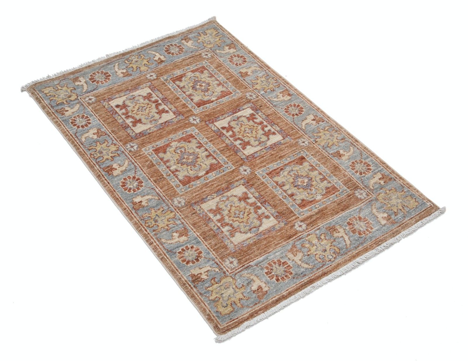 Tapis d'accent noué à la main en laine corail, gris et ivoire à motif géométrique, 0,60 x 1 m photo furniture