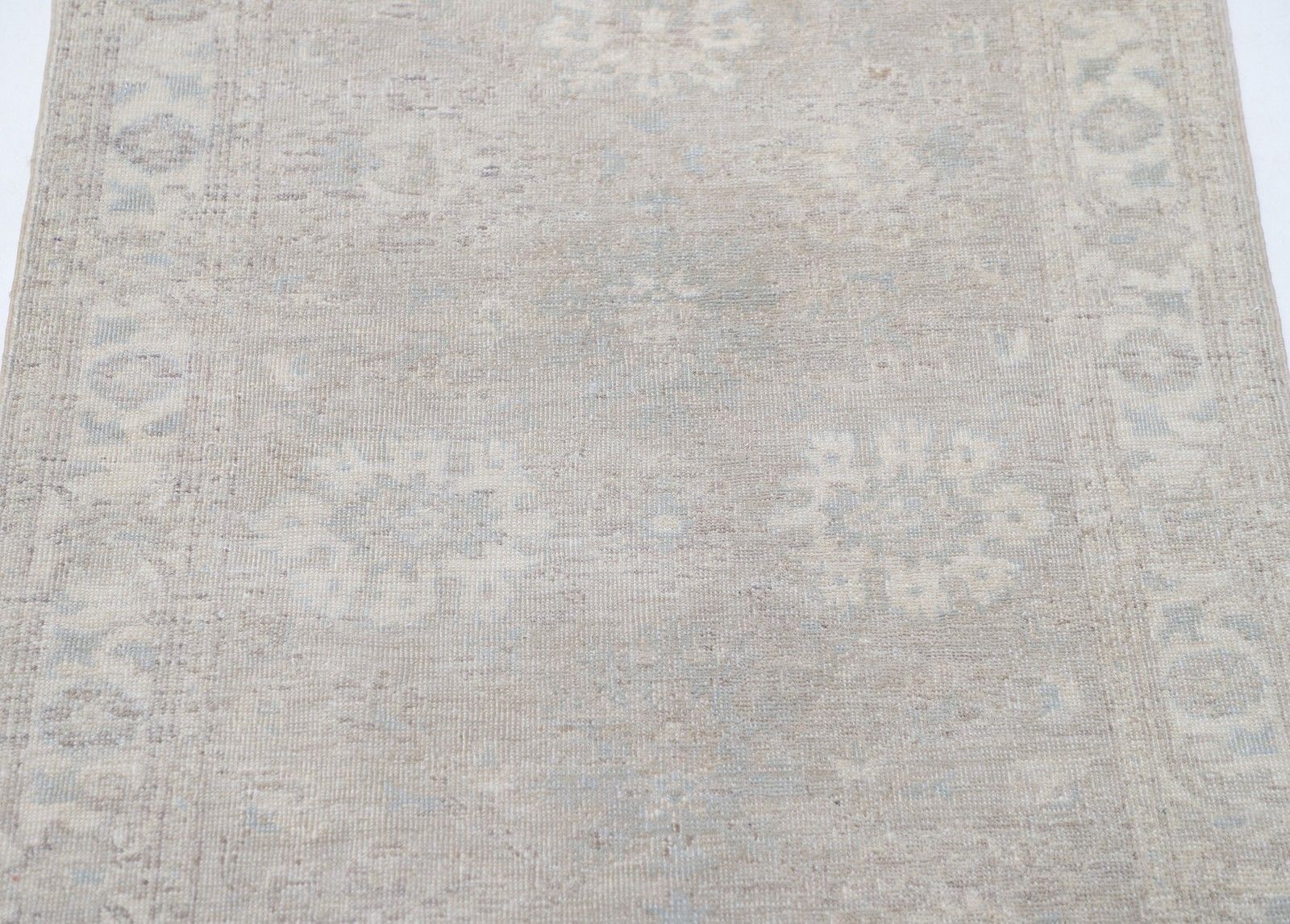 2.6x4.6 Ft Traditional Handknotted Turkish Small Rug. Beige Accent Rug. All Wool photo for sale