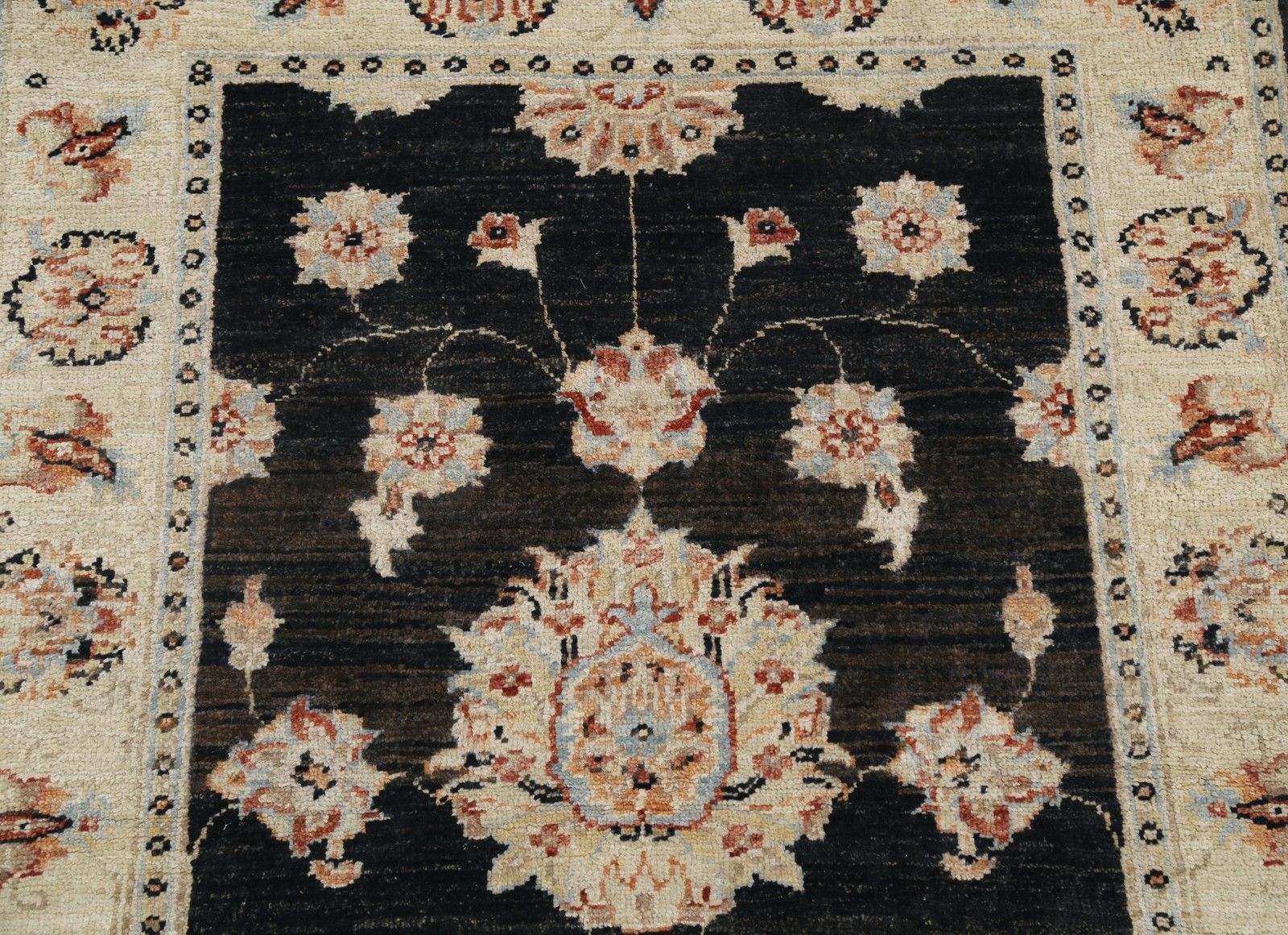 2.8x4 Ft Hand Knotted Floral Turkish Area Rug In Black And Ivory. 100% Wool photo 537.0
