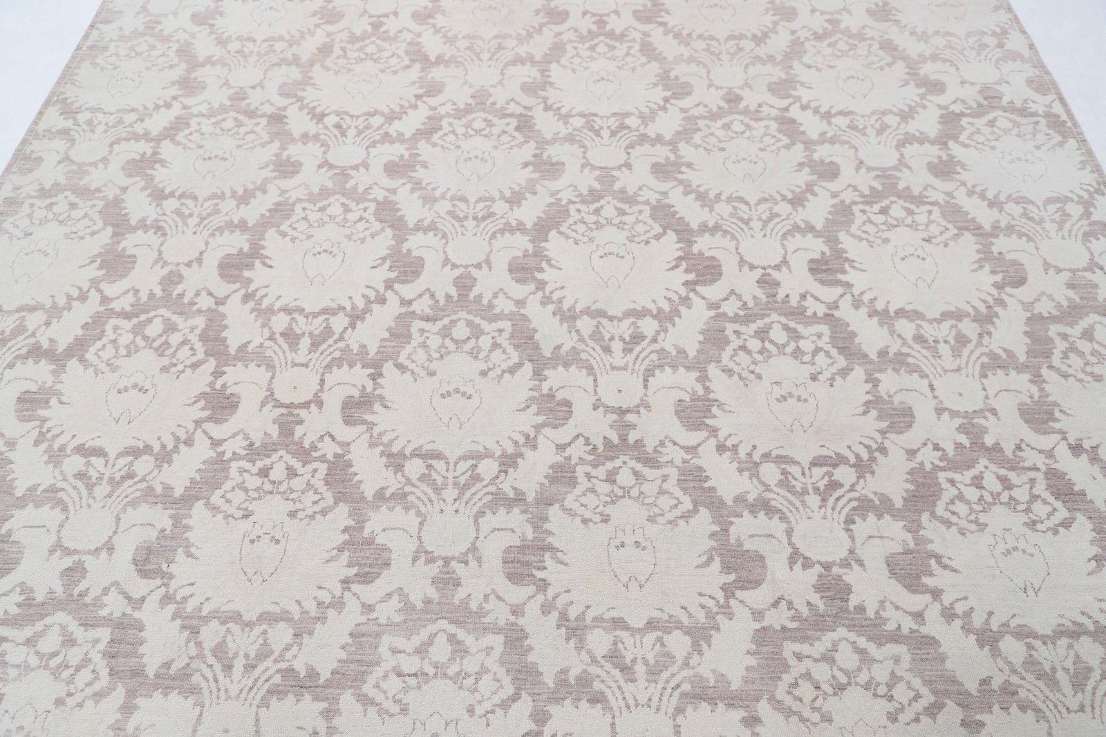 252 x 293 cm Handgeknoopt Wollen Vloerkleed in Zachte Tinten. Decoratief Tapijt photo for sale