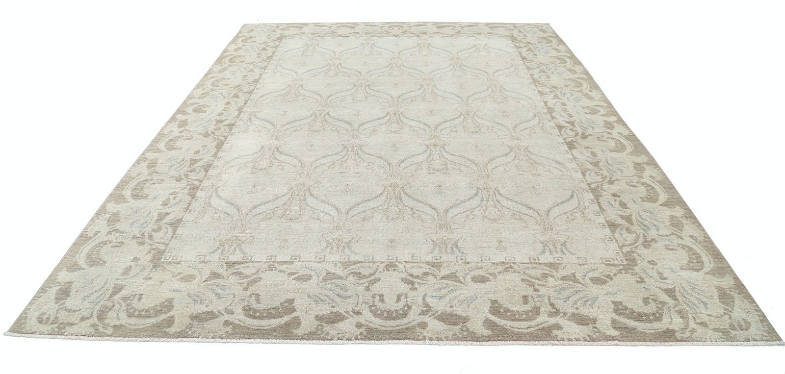 Handgeknoopt vloerkleed 275 x 365 cm. Beige tapijt voor de woonkamer. 100% wol photo Textiel