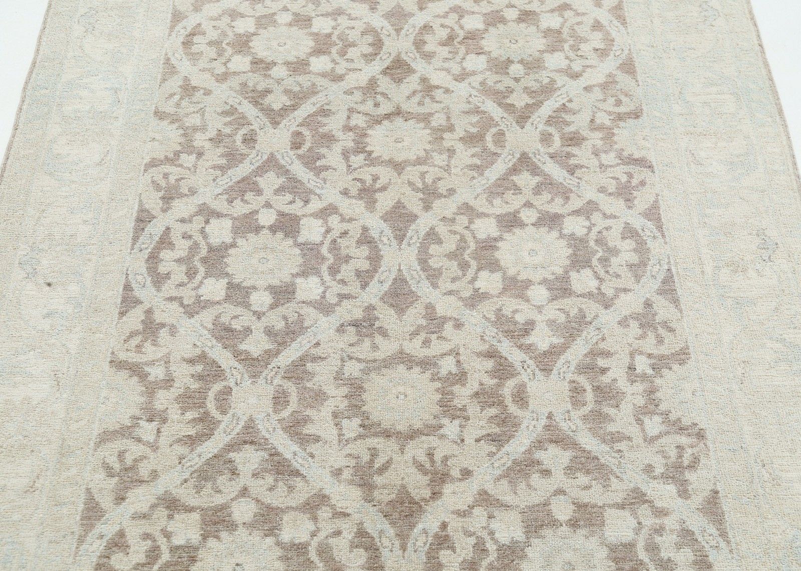 4x5.8 Ft Traditional Hand Knotted Turkish Accent Rug. Wool Bedside Rug photo 1104.0