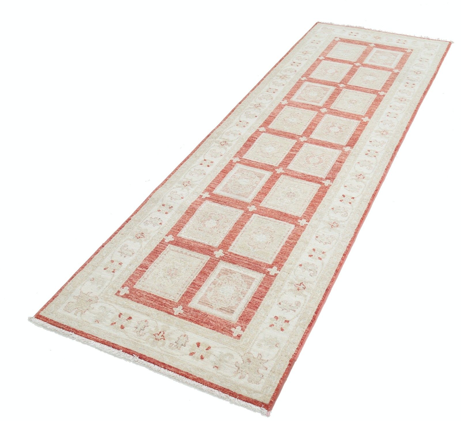 2,6 x 8 ft handgeknoopt wollen loperkleed in rood en ivoor. Geometrisch gangkleed photo for sale