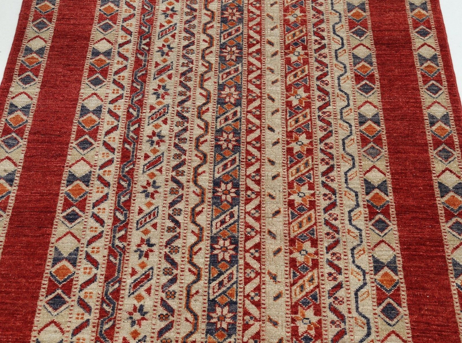 Tapis artisanal 4 x 6,2 ft, rouge, ivoire, bleu marine et orange, à motifs géométriques photo 1221.0