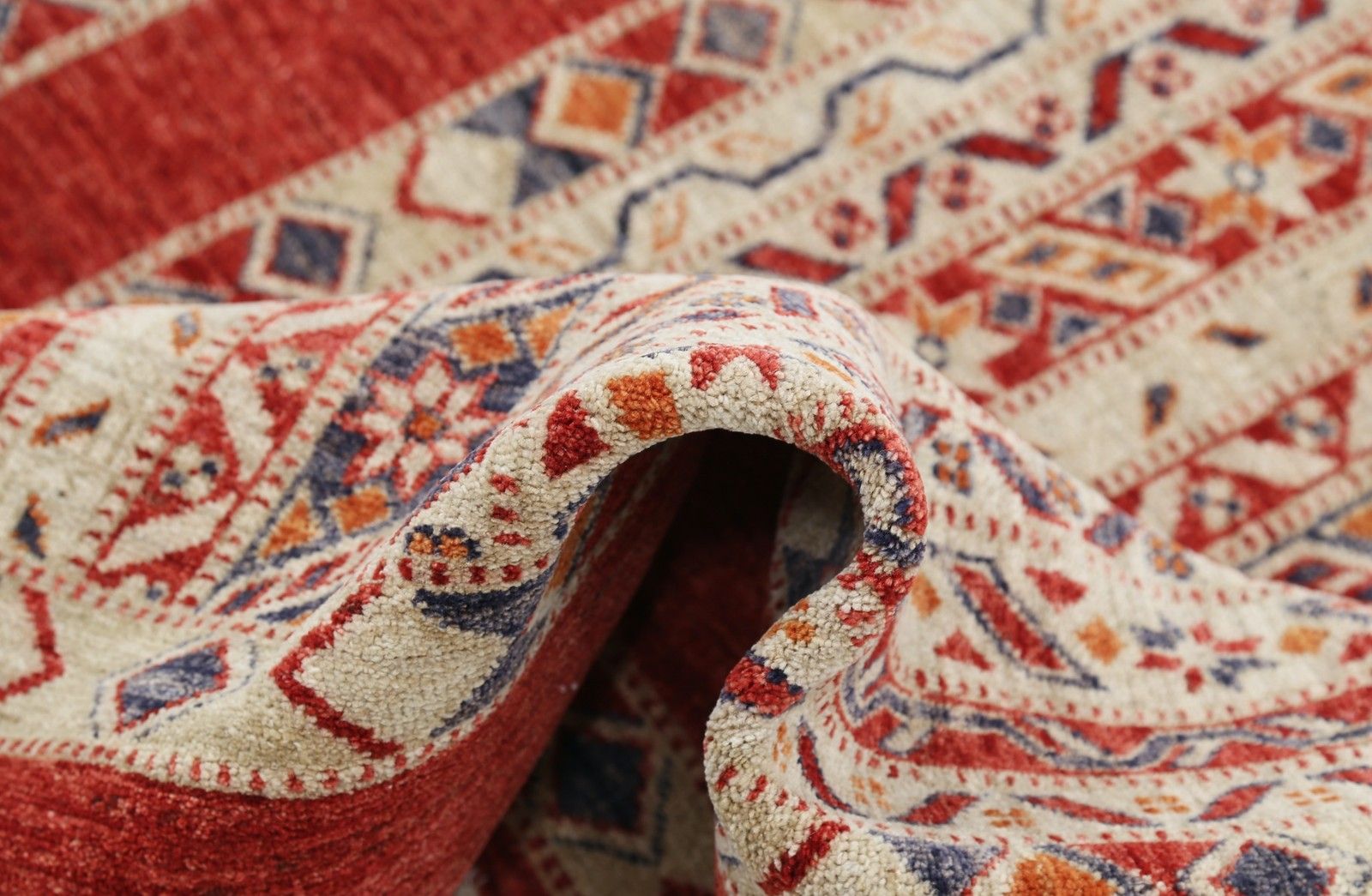 Tapis artisanal 4 x 6,2 ft, rouge, ivoire, bleu marine et orange, à motifs géométriques photo vinterior