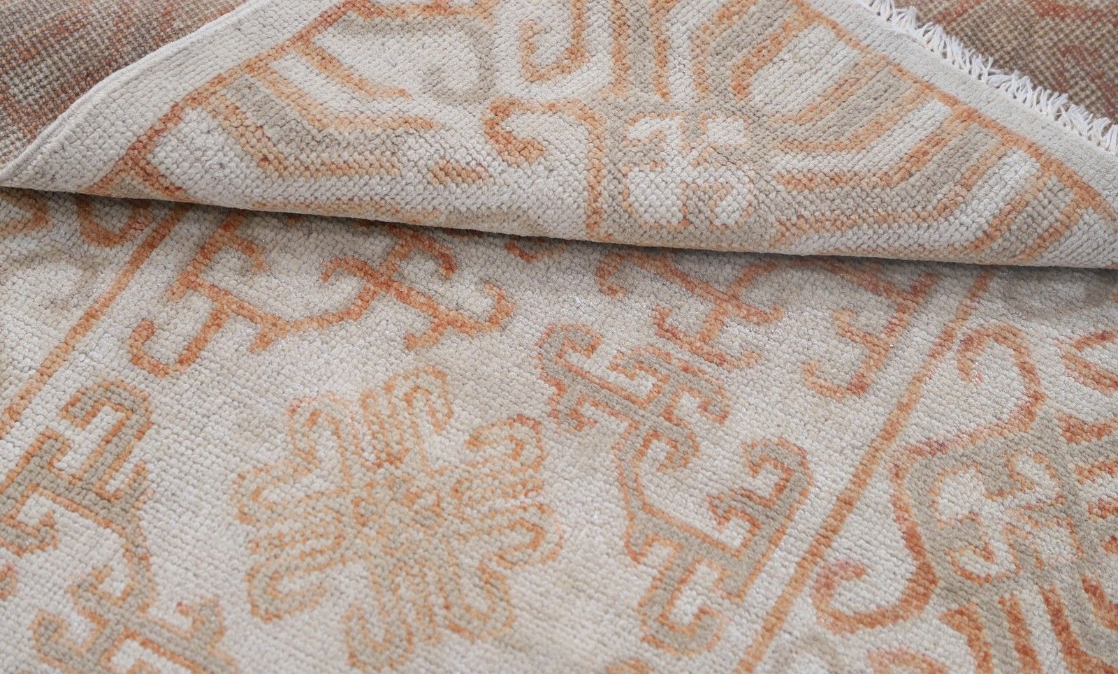 2.6x4 Ft Hand Knotted Ivory, Coral Wool Accent Rug With Geometric Design photo Textiles