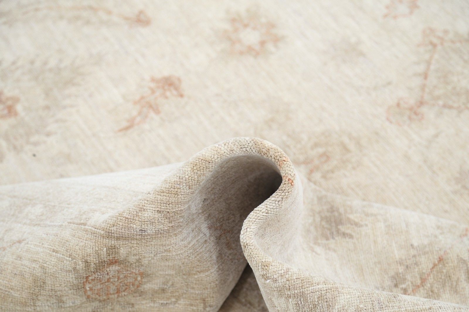 Tapis Oushak beige fait main 6,6 x 8 ft, motif floral sur toute la surface. 100 % laine photo vinterior