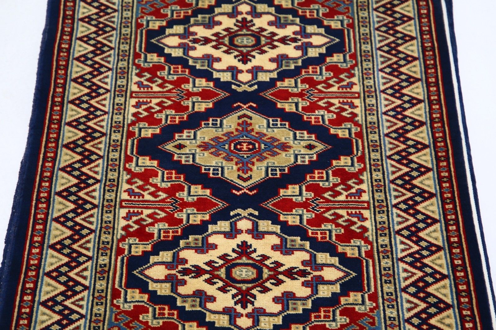 Tapis à motif médaillon géométrique, noué à la main, bleu marine, rouge et ivoire, 61 x 89 cm photo 328.0
