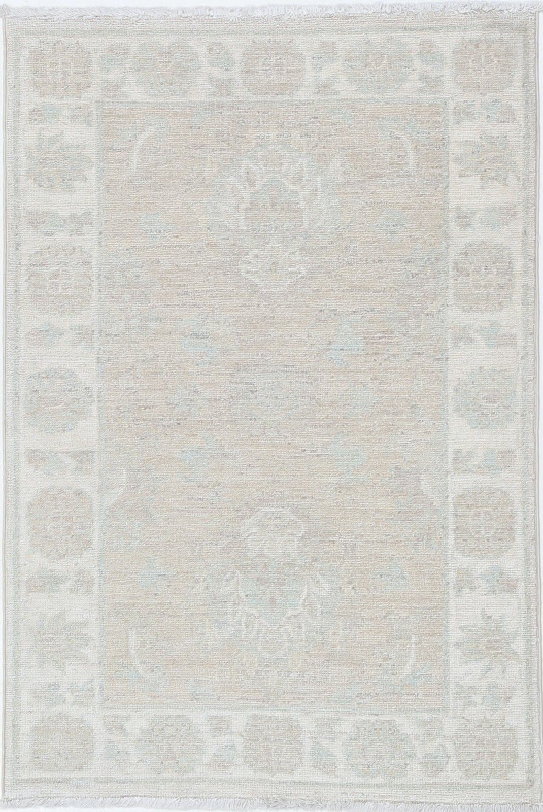 Tapis d'appoint traditionnel beige à motifs floraux, 2 x 3,2 pi. Petit tapis noué à la main. 100 % laine