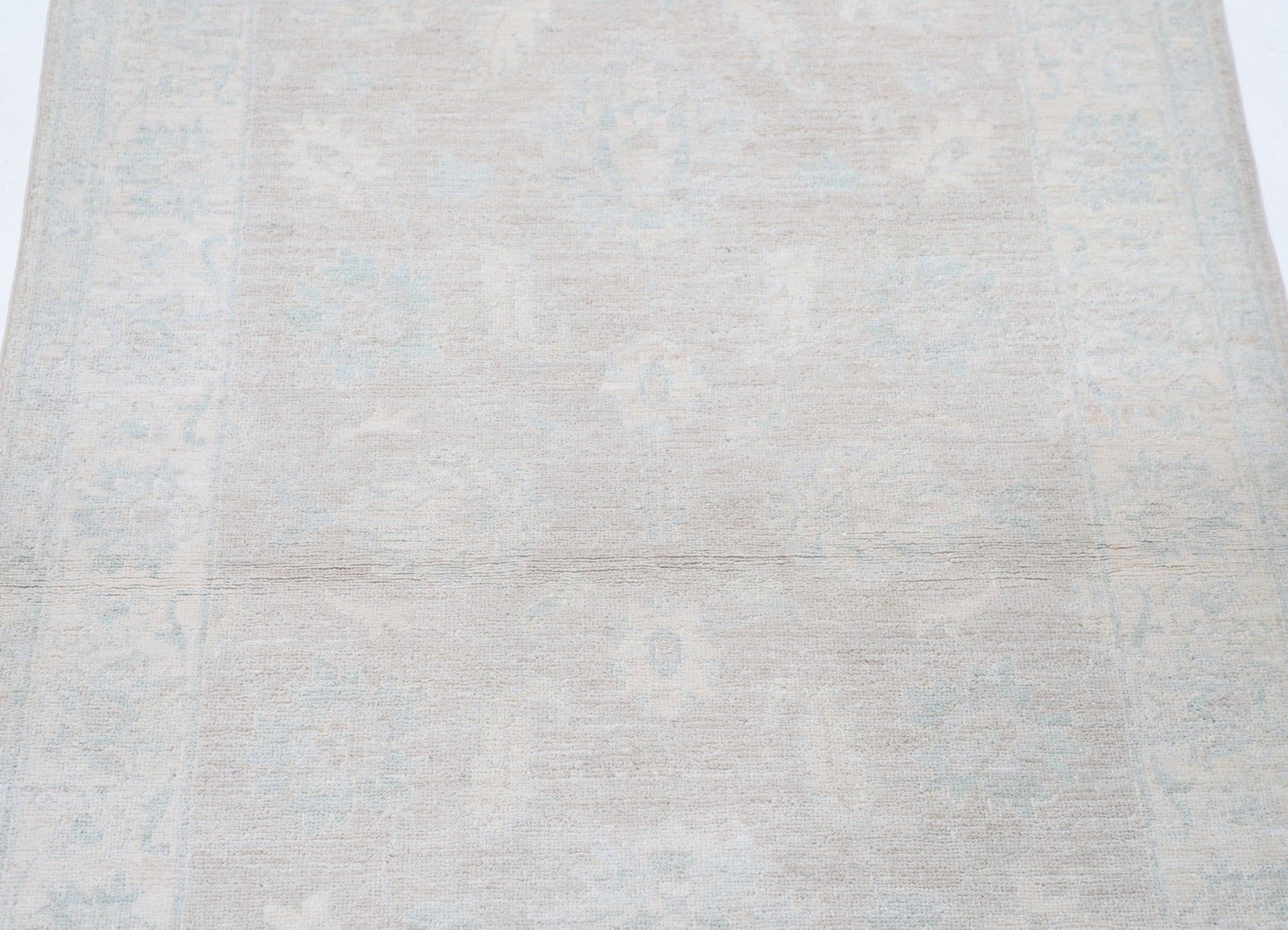 3x4,8 ft handgeknoopt wollen vloerkleed in beige en lichtblauw met bloemmotief photo for sale