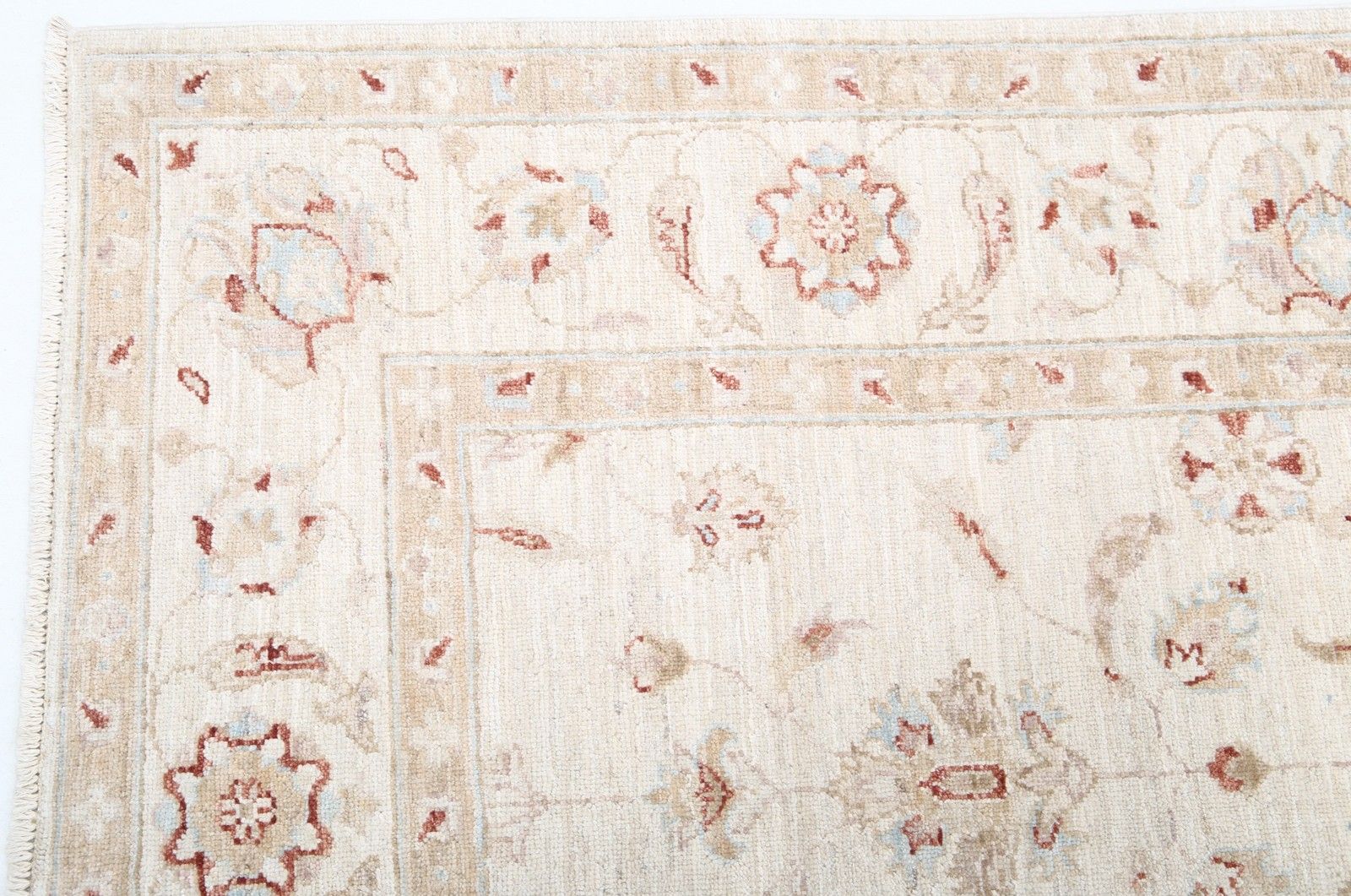 5,7x7,6 ft handgeknoopt Oushak wollen vloerkleed. Beige Turks tapijt met bloemmotief photo vinterior