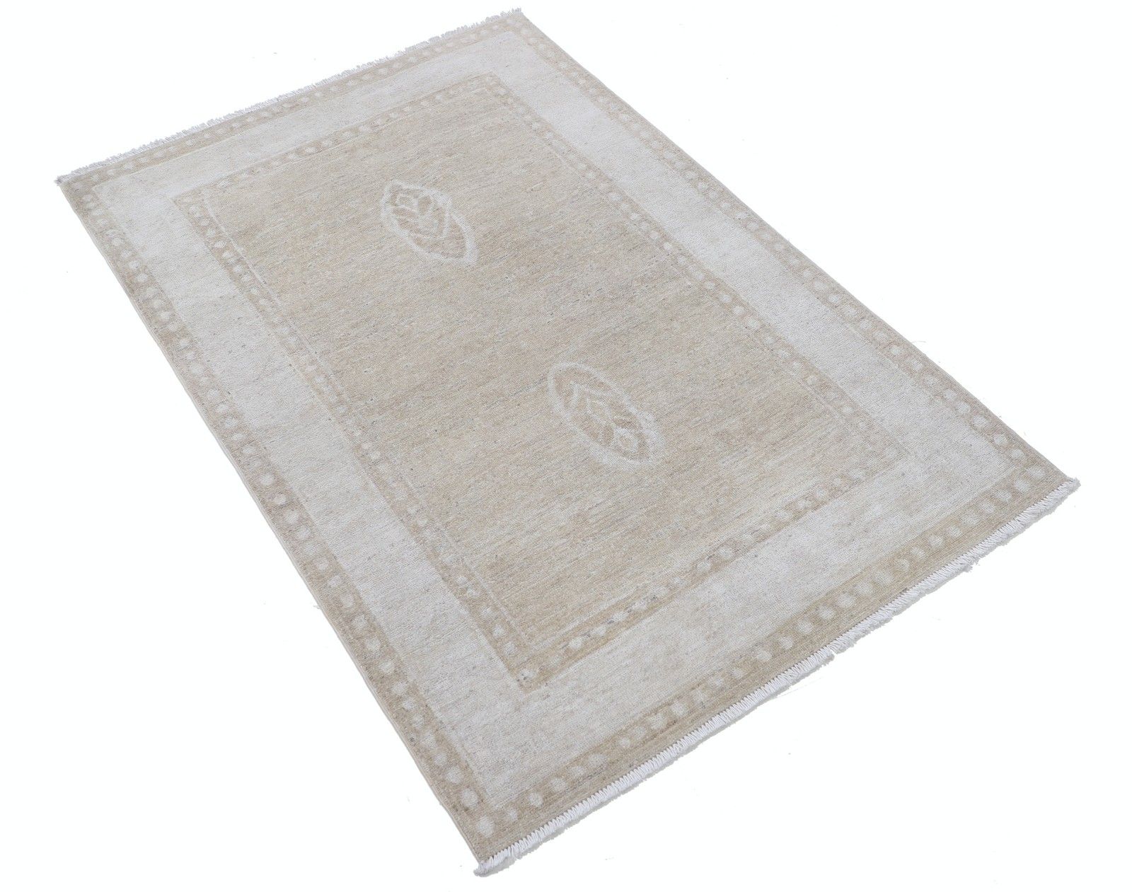 Tapis d'appoint turc traditionnel noué à la main en tons doux, 97 x 145 cm photo furniture