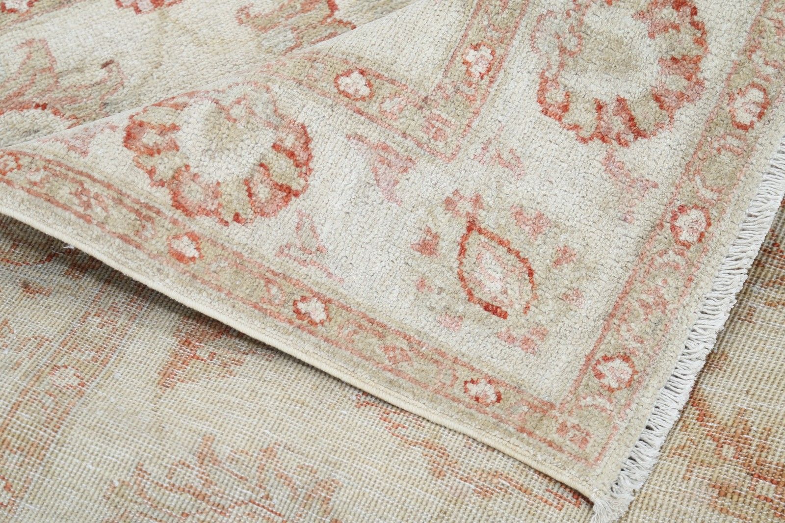 Tapis Oushak beige noué à la main, motif floral sur toute la surface, 82 x 112 cm. 100 % laine photo 498.0
