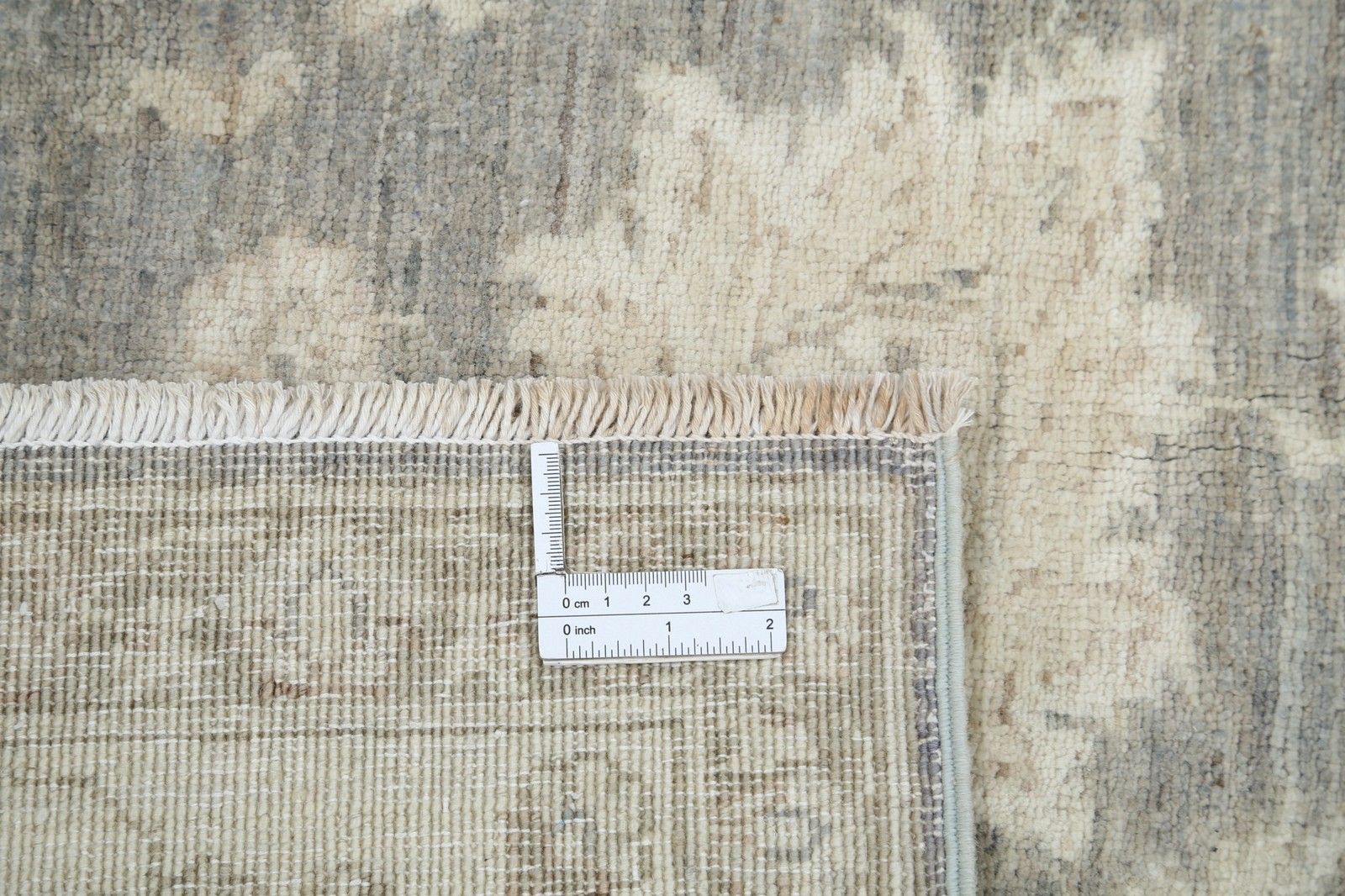 Tapis de sol turc à motifs floraux, noué à la main, fond gris et bordure beige, 1,81 x 2,52 m photo vinterior