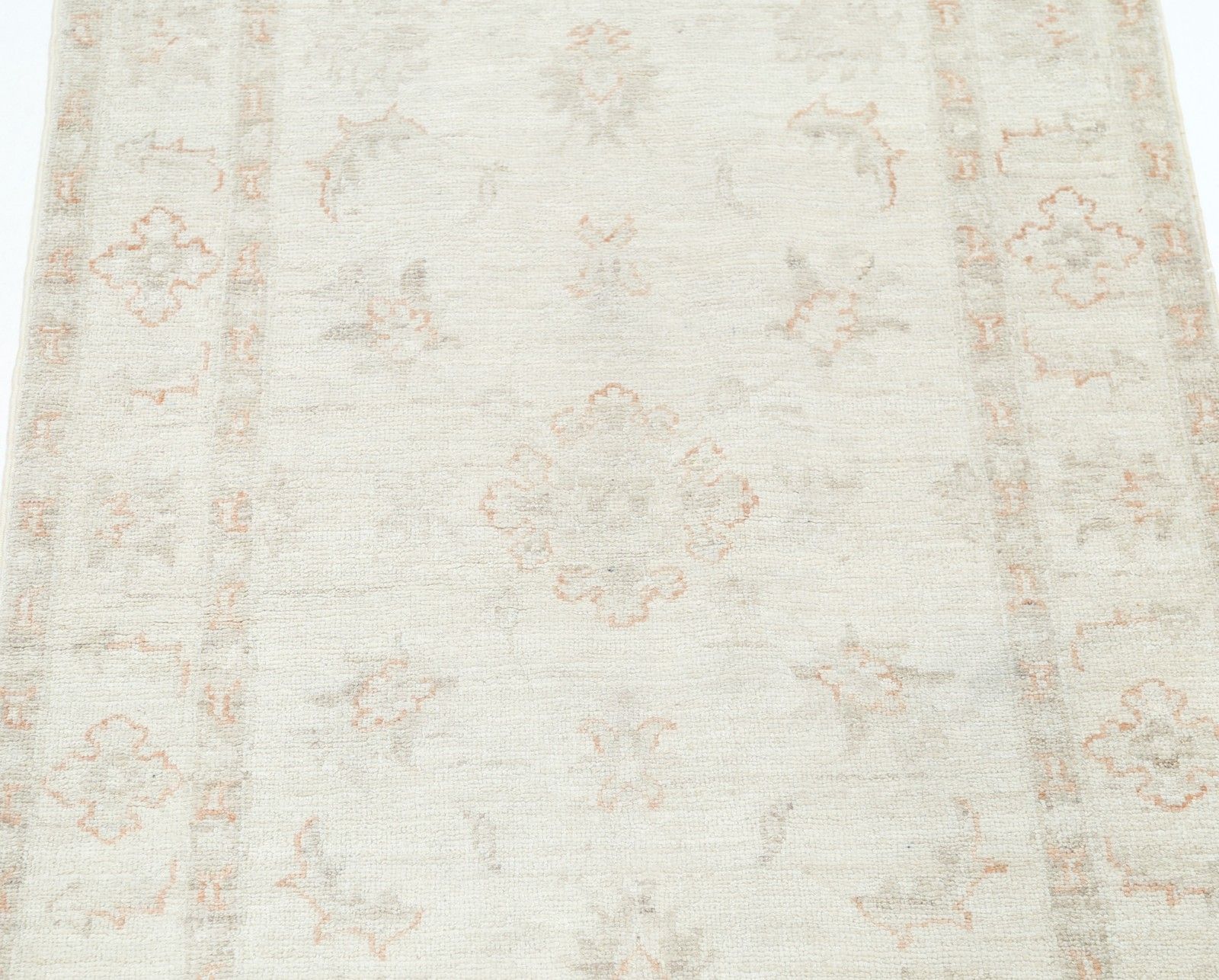 Tapis Oushak noué à la main, 74 x 120 cm. Tapis d'appoint beige à motif floral. 100 % laine photo for sale