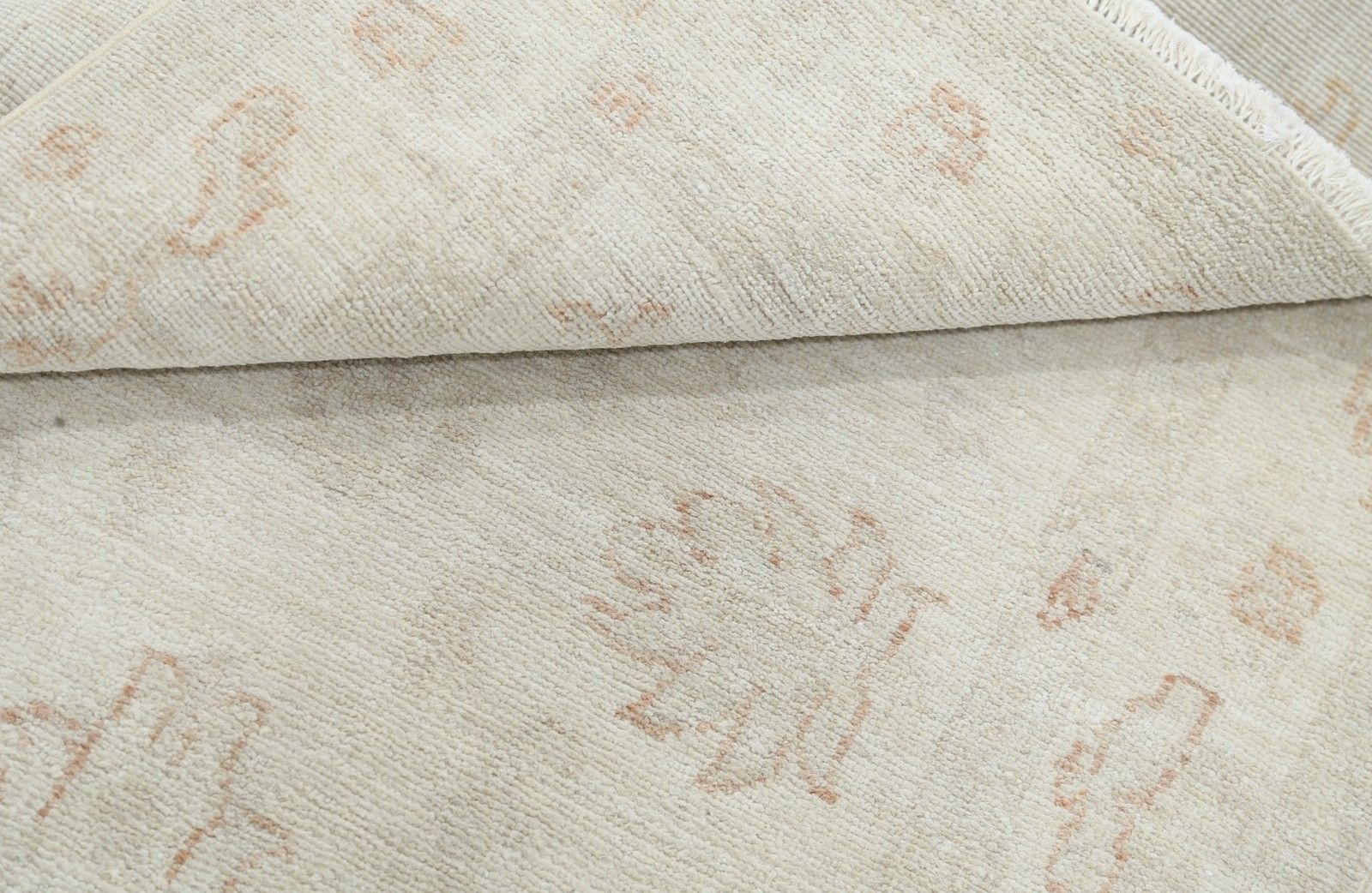 2.6x4 Ft Handknotted Beige Wool Oushak Rug With Rug With All Over Floral Design photo vinterior
