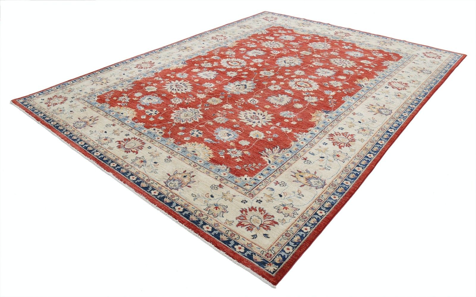 Tapis à motifs floraux noué à la main, 274 x 356 cm, fond rouge et bordure beige. photo furniture