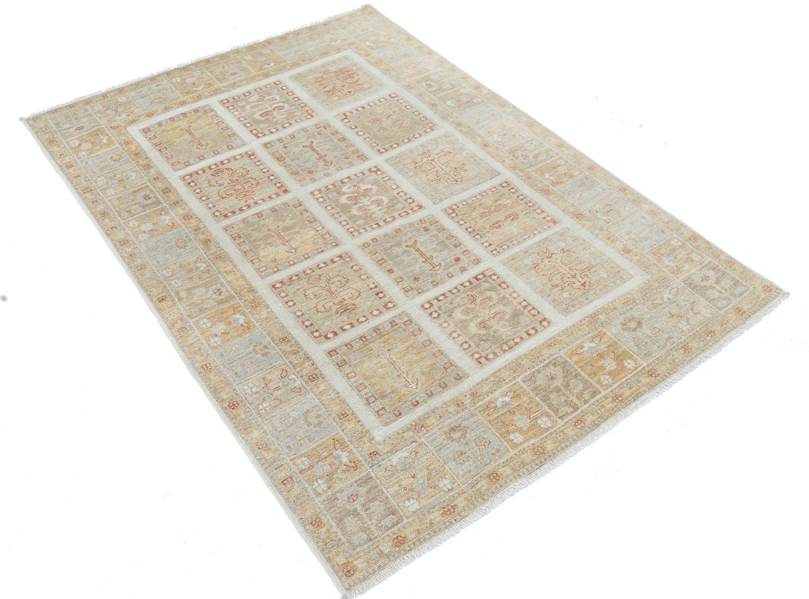 Tapis en laine noué à la main, beige et or doux, 1,25 x 1,73 m. Petit tapis à panneaux géométriques photo furniture