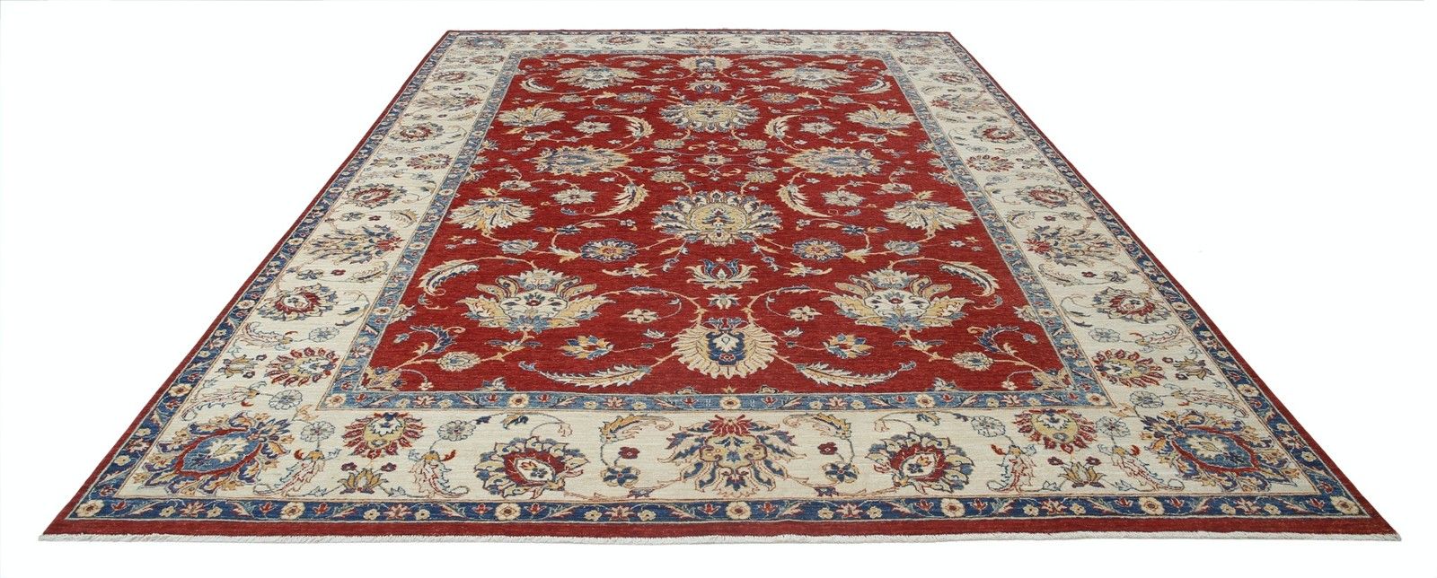 Grand tapis noué à la main à motifs floraux, 2,67 x 3,64 m, fond rouge et bordure beige. photo Textiles