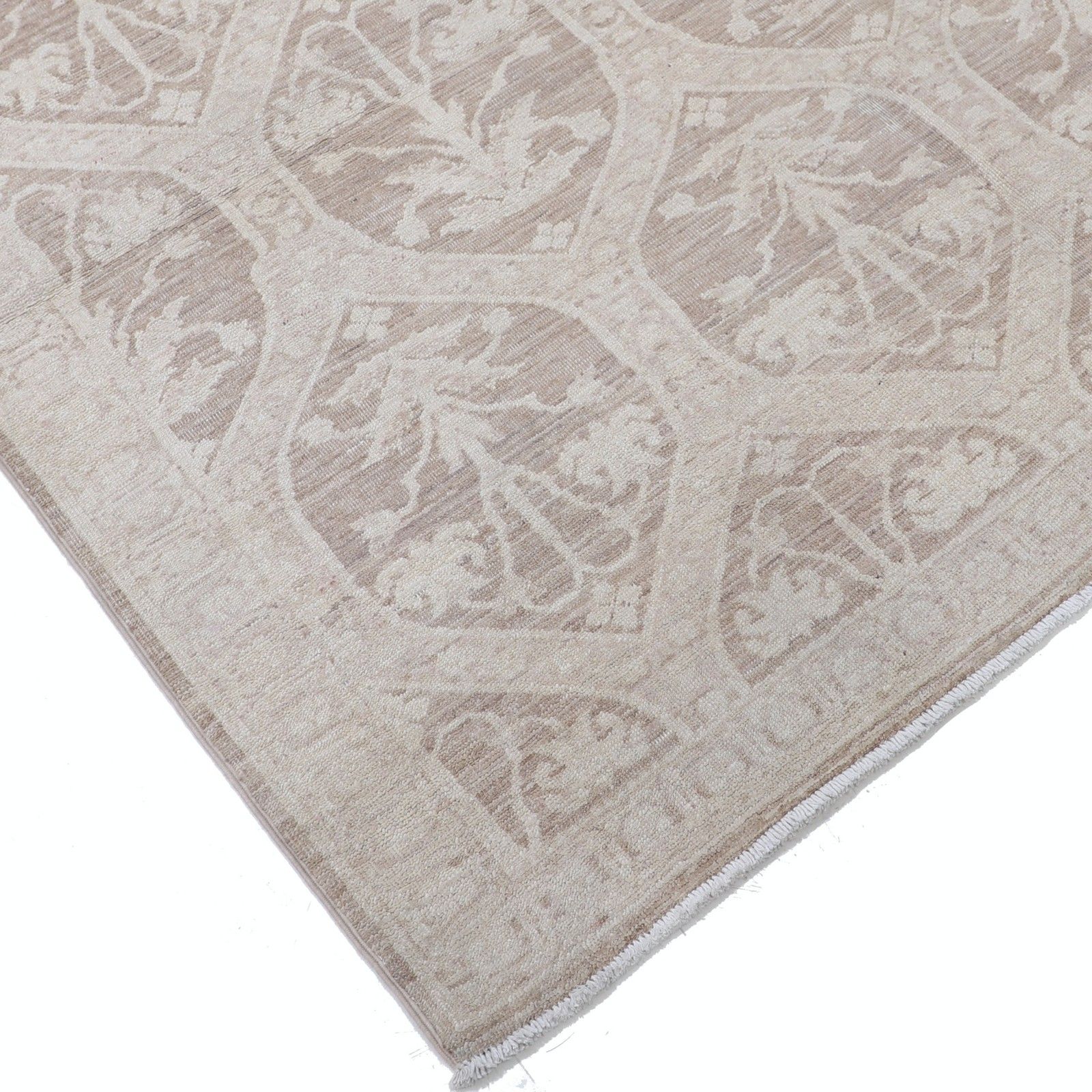 Tapis en laine beige et taupe noué à la main, 4,8 x 4,6 pi. Motif ogive en treillis photo buy