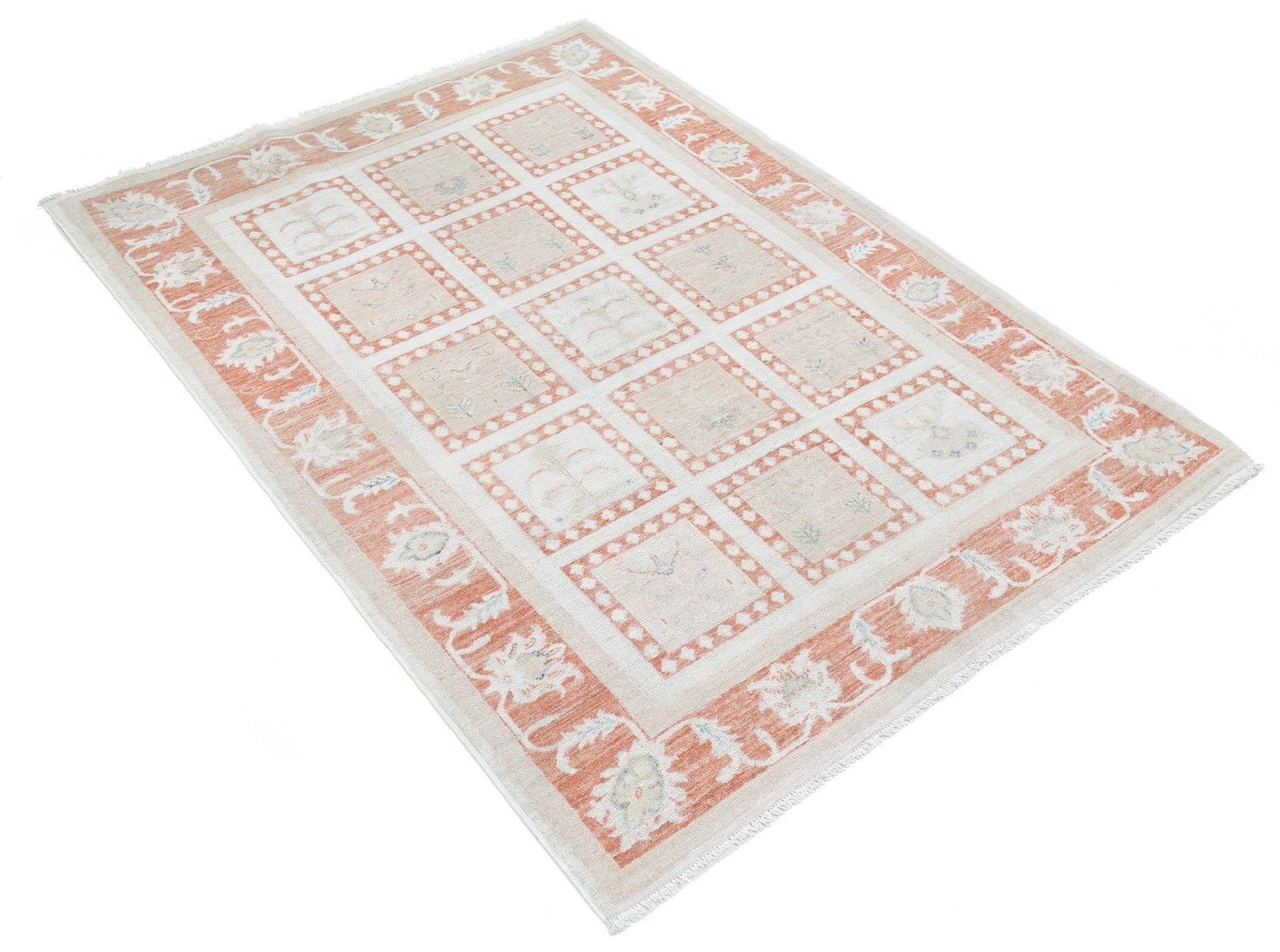 Tapis noué main ivoire, pêche et bleu clair à motif floral géométrique, 120 x 166 cm photo furniture