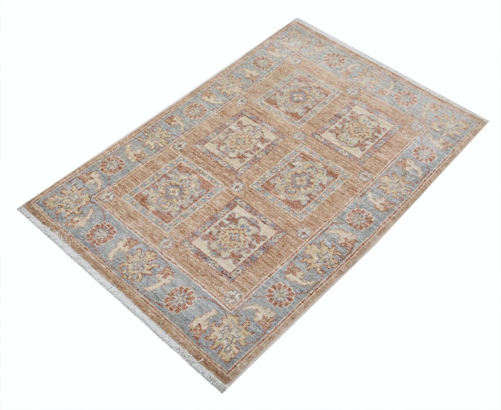 Handgeknoopt Turks wollen vloerkleed in rood, beige, lichtblauw en ivoor - 67 x 100 cm (2,2 x 3,3 ft) photo for sale