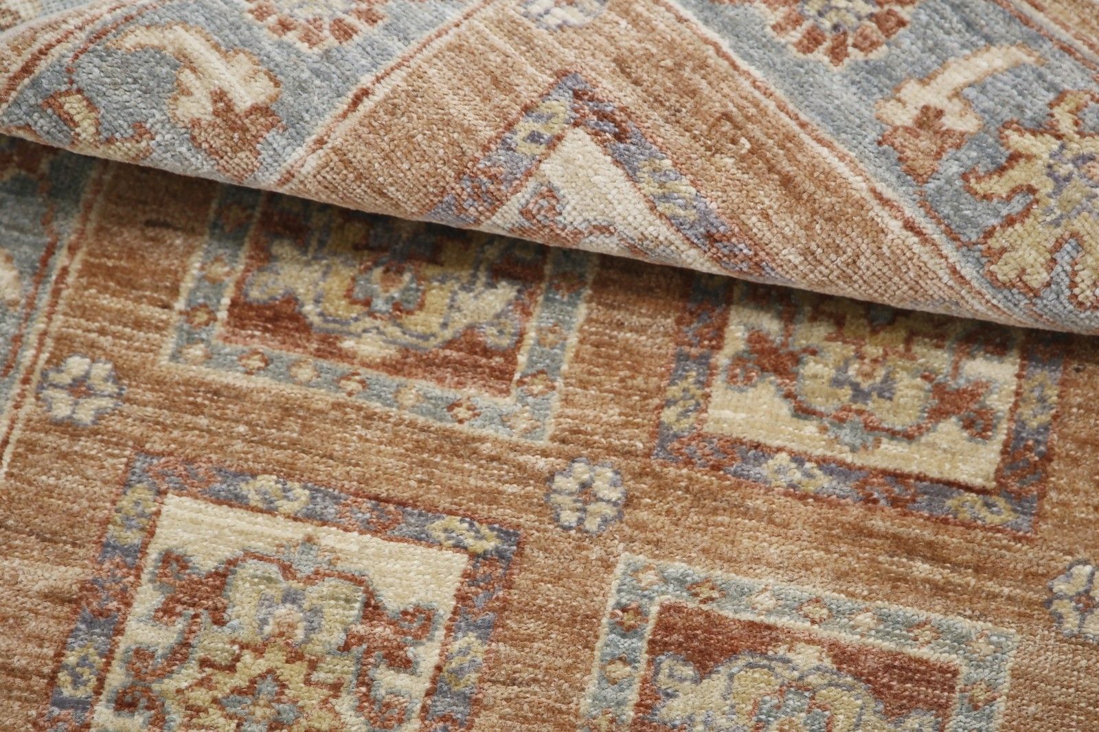 Tapis en laine turc noué à la main, rouge, beige, bleu clair et ivoire, 0,67 x 1 m photo vinterior