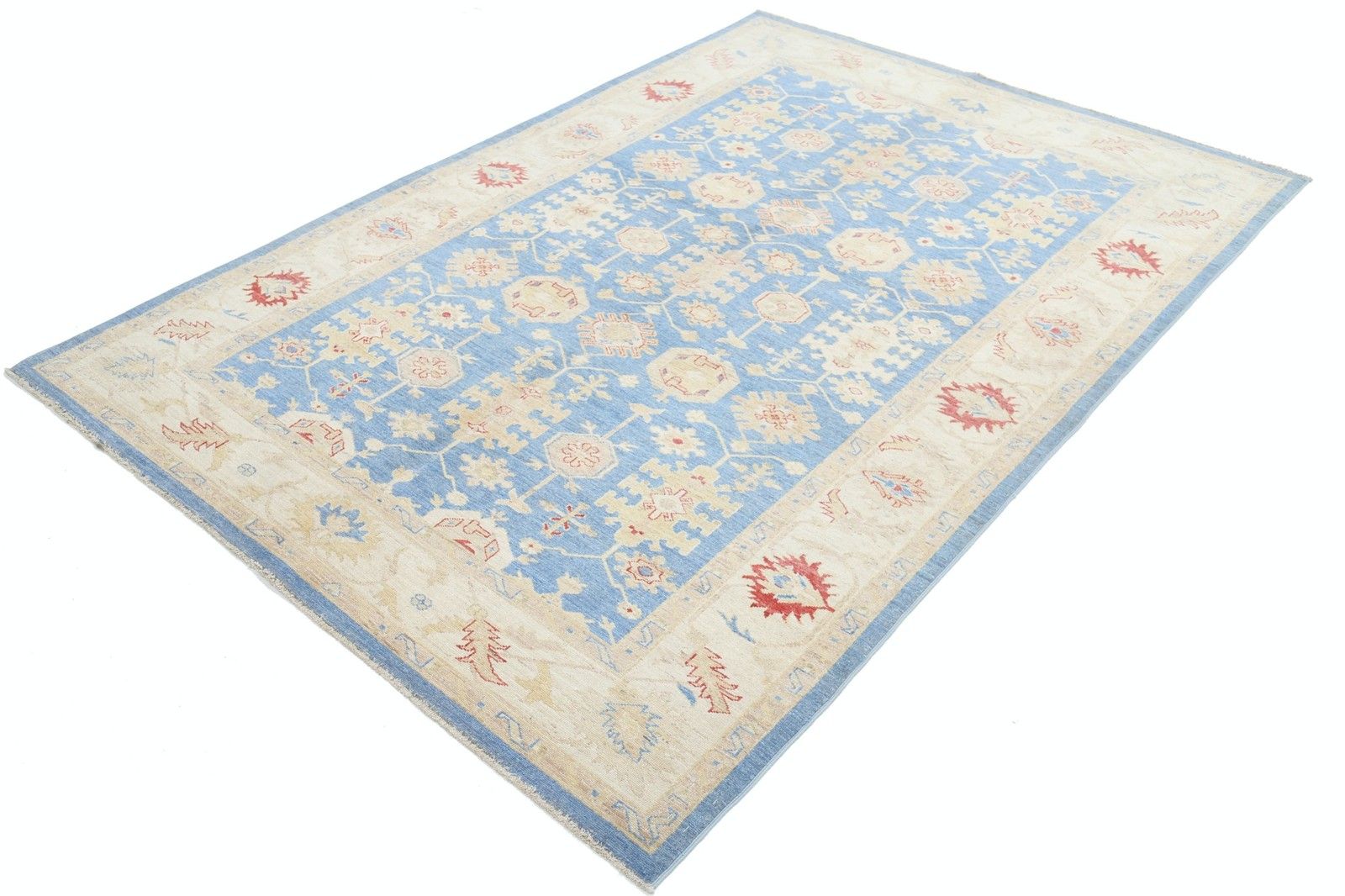 Tapis Oushak floral noué à la main en bleu et beige, 166 x 237 cm. 100 % laine photo for sale