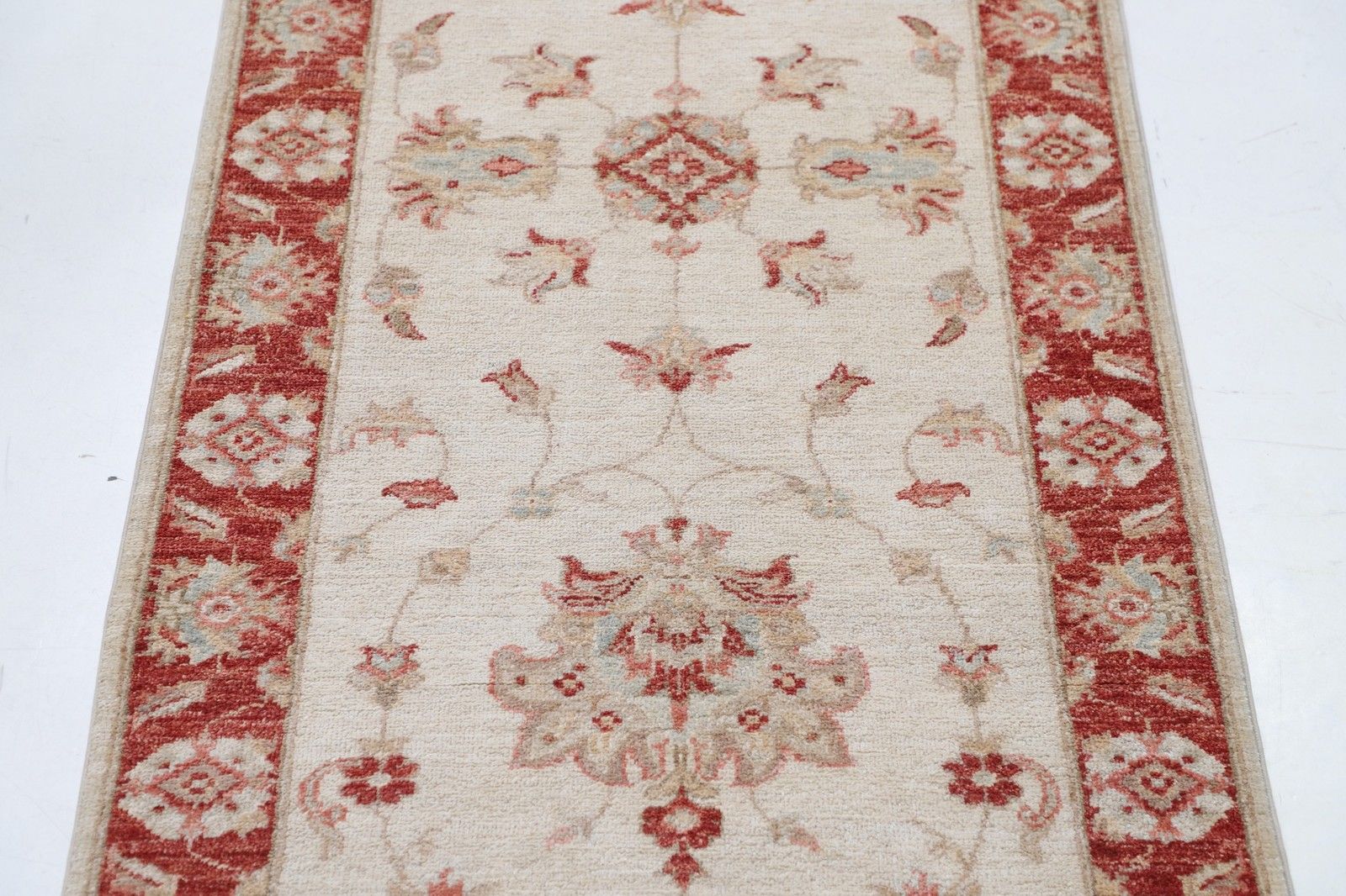 Tapis de couloir fleuri 0,77 x 2,44 m, tapis de cuisine beige, tapis de corridor fait main photo for sale