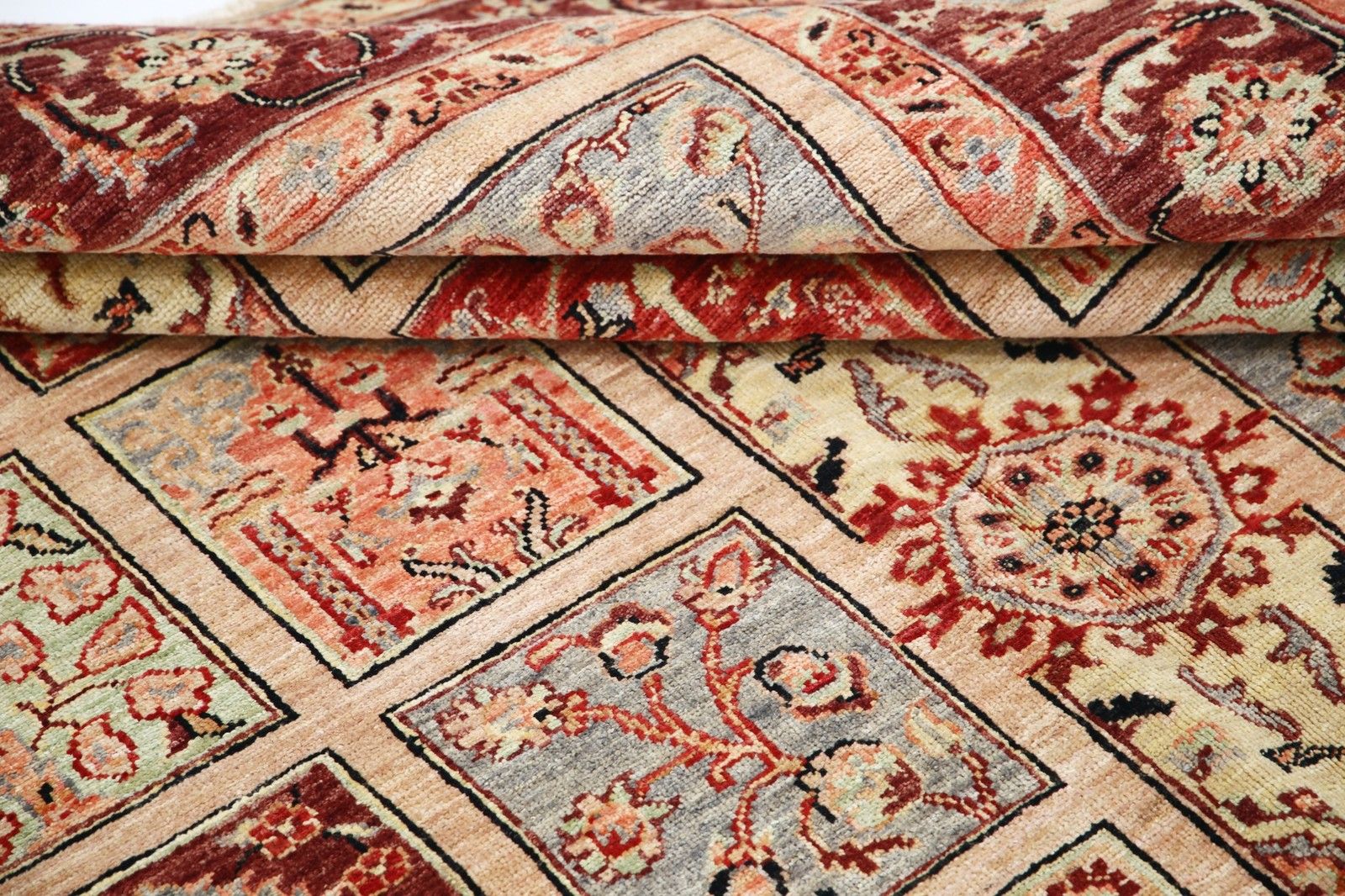 5.7x7.7 Ft Hand Knotted Blush And Ivory Wool Area Rug With Floral Design photo for sale