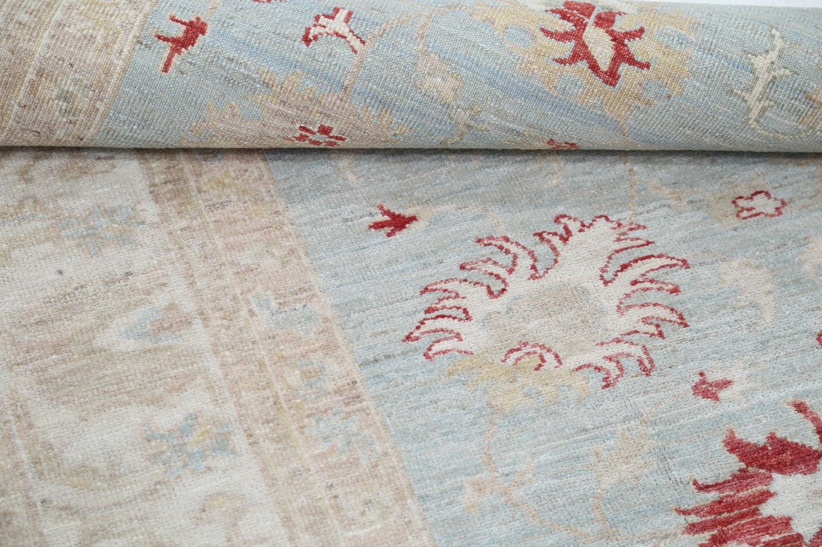 Tapis en laine fait main bleu clair, ivoire et rouge à motif floral, 5,8 x 8,2 ft photo 2354.0