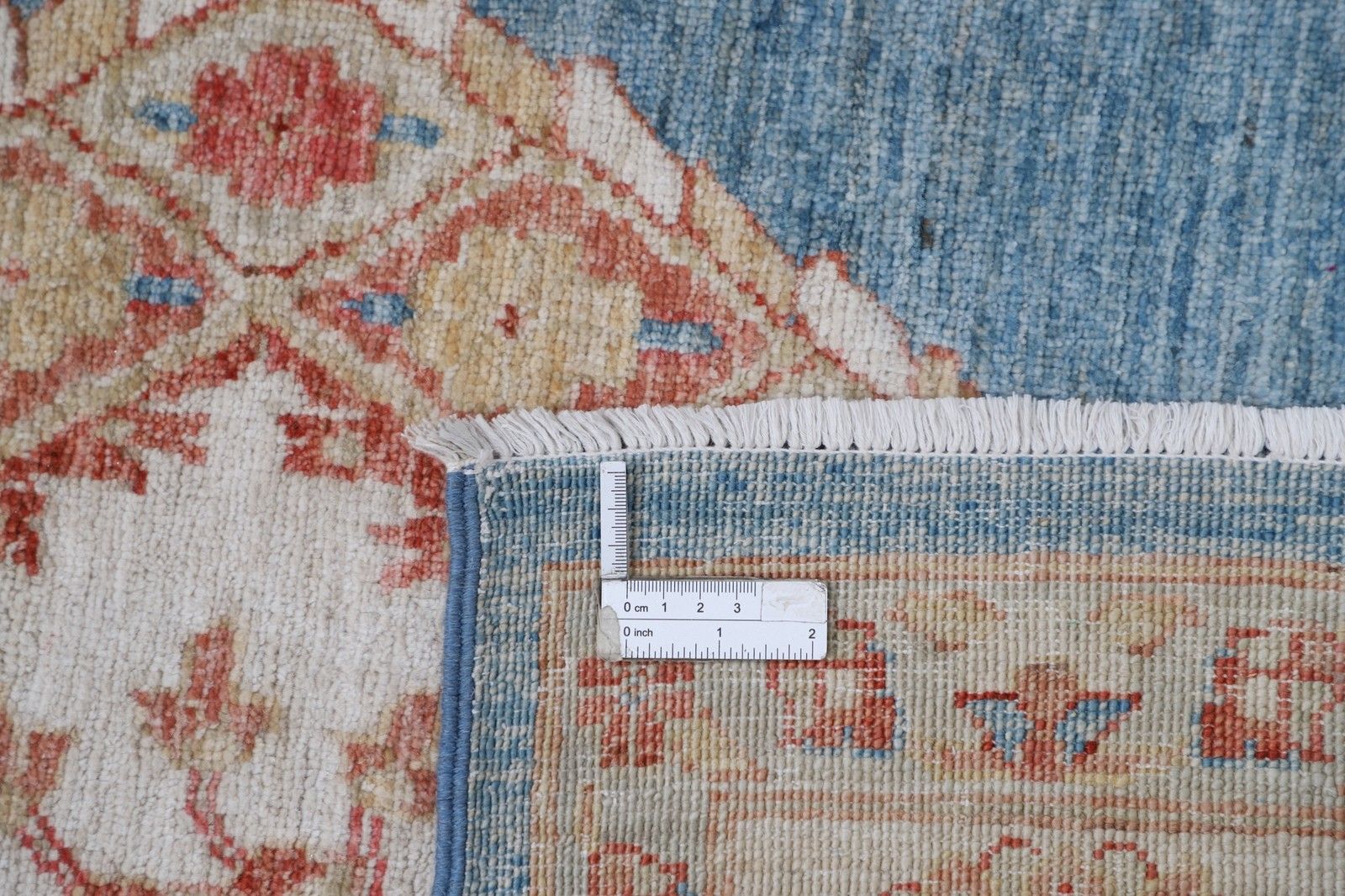 Tapis noué à la main bleu clair, ivoire et rose poudré, 2 x 3,15 m. Motif géométrique en losanges photo vinterior