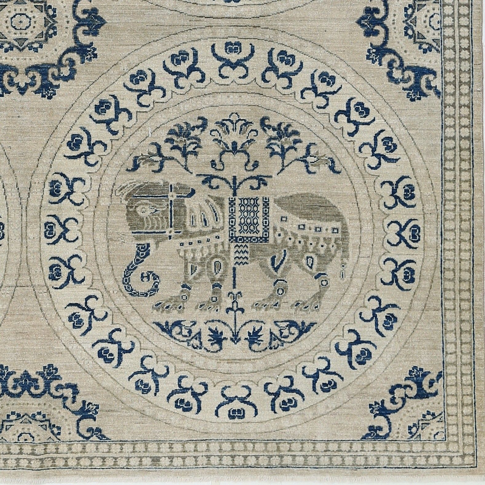 Tapis carré fait main beige et bleu marine 8 x 8 ft, motif médaillon à l'éléphant photo buy