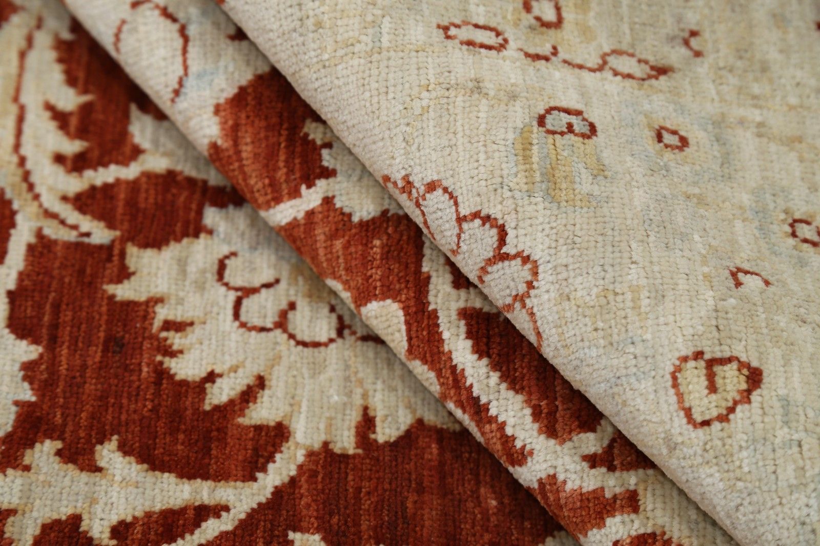 6x8,8 ft handgeknoopt wollen vloerkleed in rood en ivoor. Turks tapijt met bloemmotief photo Textiel