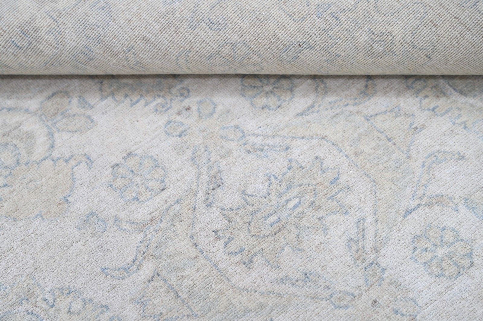 Tapis en laine noué à la main, ivoire et bleu, motif médaillon floral, 1,50 x 2,04 m photo Textiles