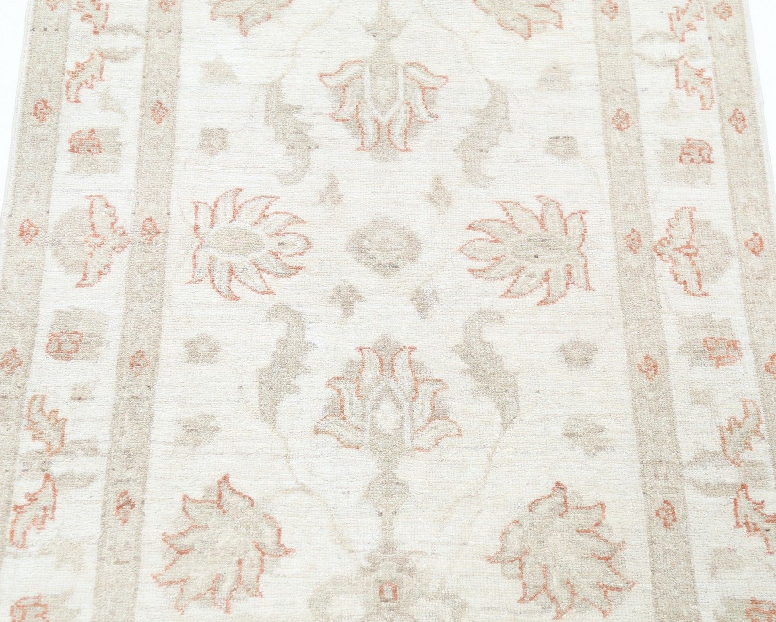 Tapis d'appoint turc noué à la main en laine beige à motif floral, 0,79 x 1,15 m photo for sale