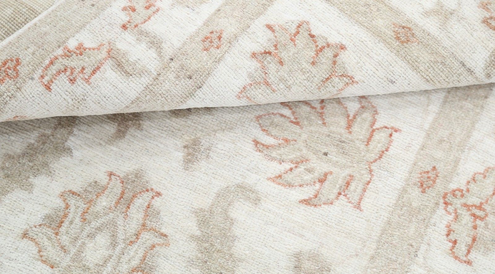 2.6x3.8 Ft Hand Knotted Beige Turkish Wool Accent Rug With Floral Design photo Textiles
