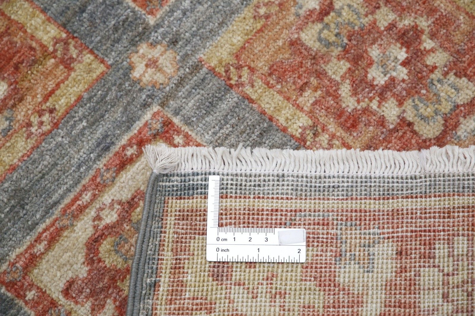 Tapis à motifs géométriques noué à la main, gris, corail et or, 67 x 97 cm photo buy