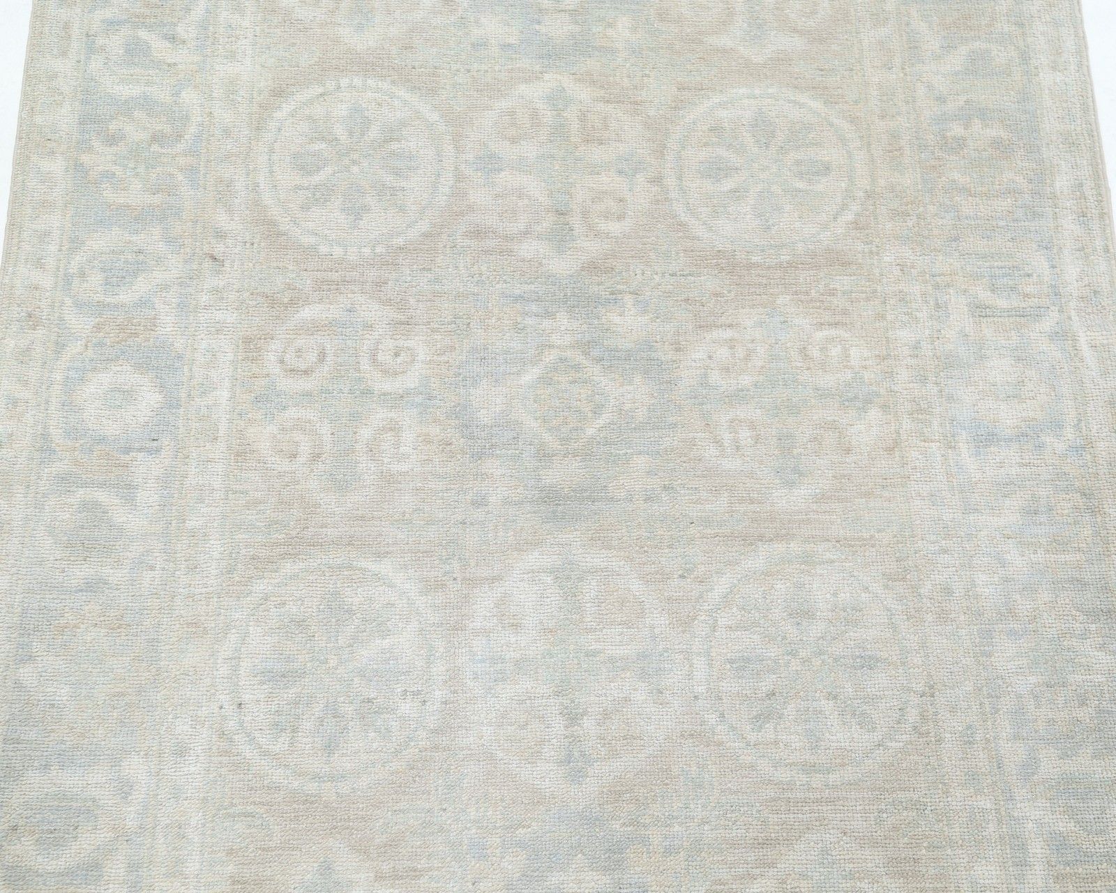 Tapis d'appoint beige 0,79 x 1,22 m pour chambre, noué à la main, laine turque pour entrée photo for sale