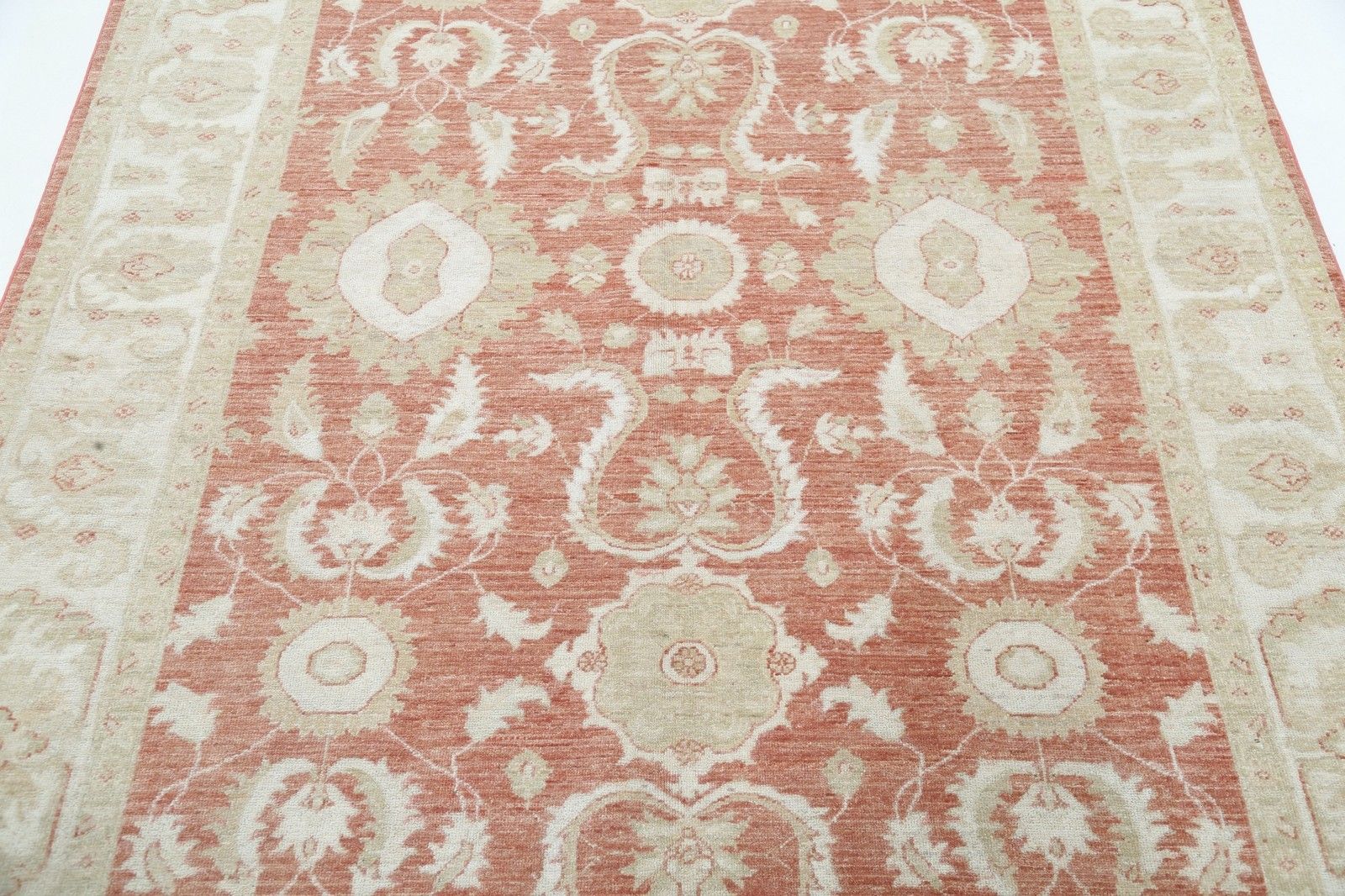 Handgeknoopt Bloemen Oushak Vloerkleed 170 x 240 cm met Rood Veld en Beige Rand photo 2100.0