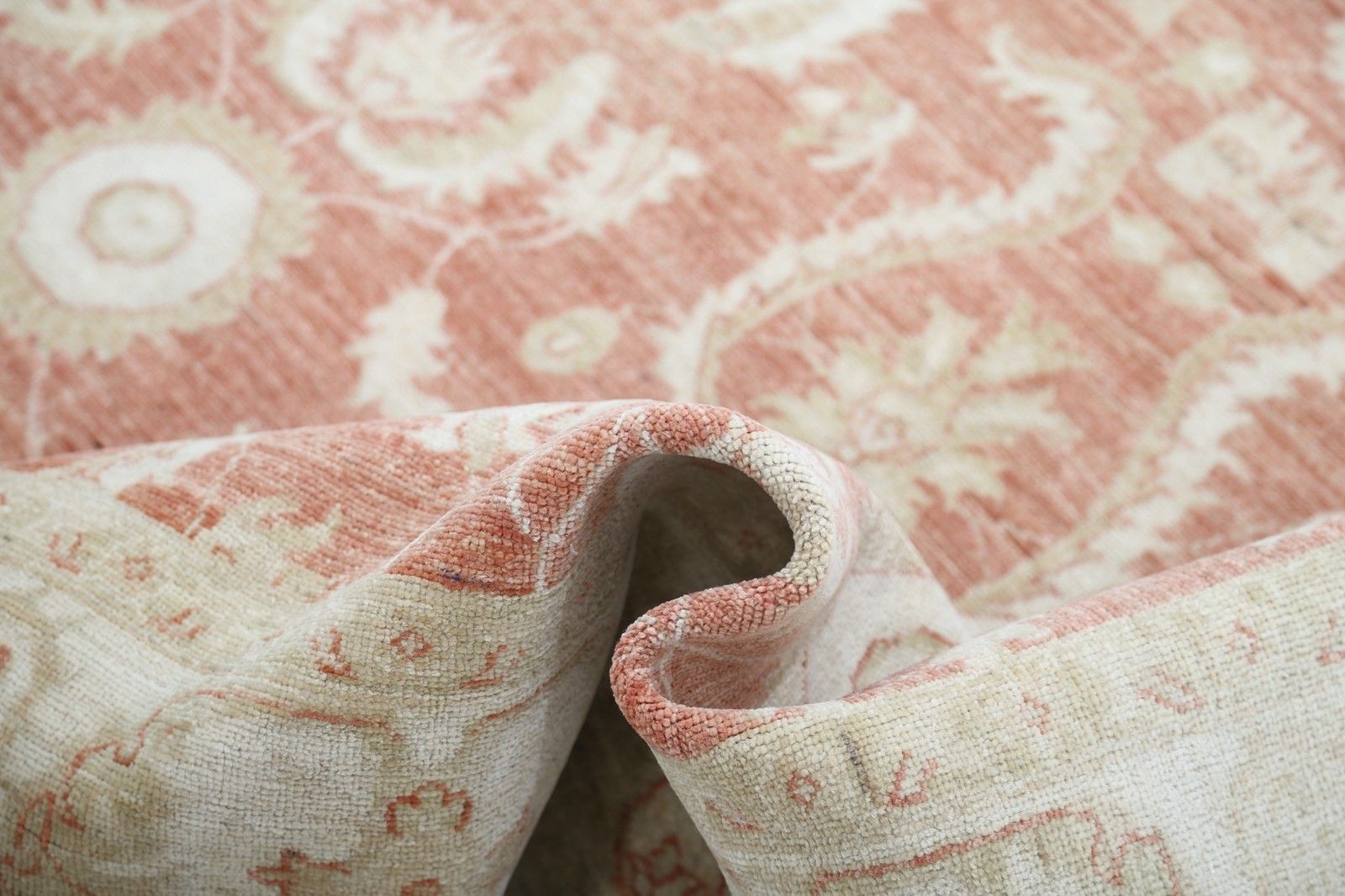 Handgeknoopt Bloemen Oushak Vloerkleed 170 x 240 cm met Rood Veld en Beige Rand photo vinterior