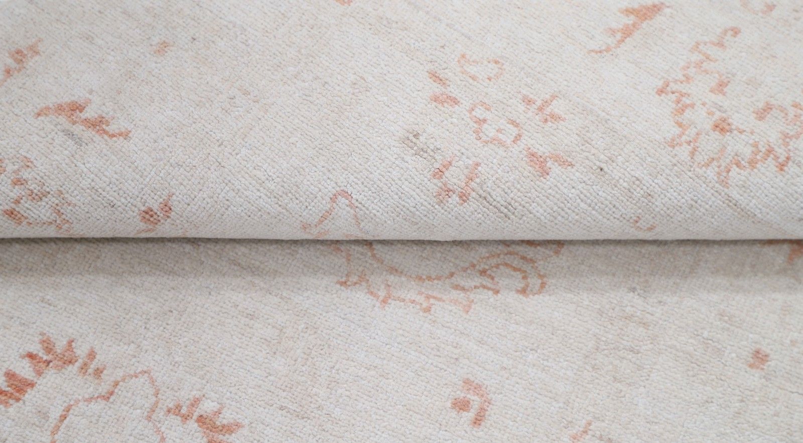2.8x4 Ft Hand Knotted Small Turkish Wool Rug. Handmade Beige Accent Rug photo Textiles