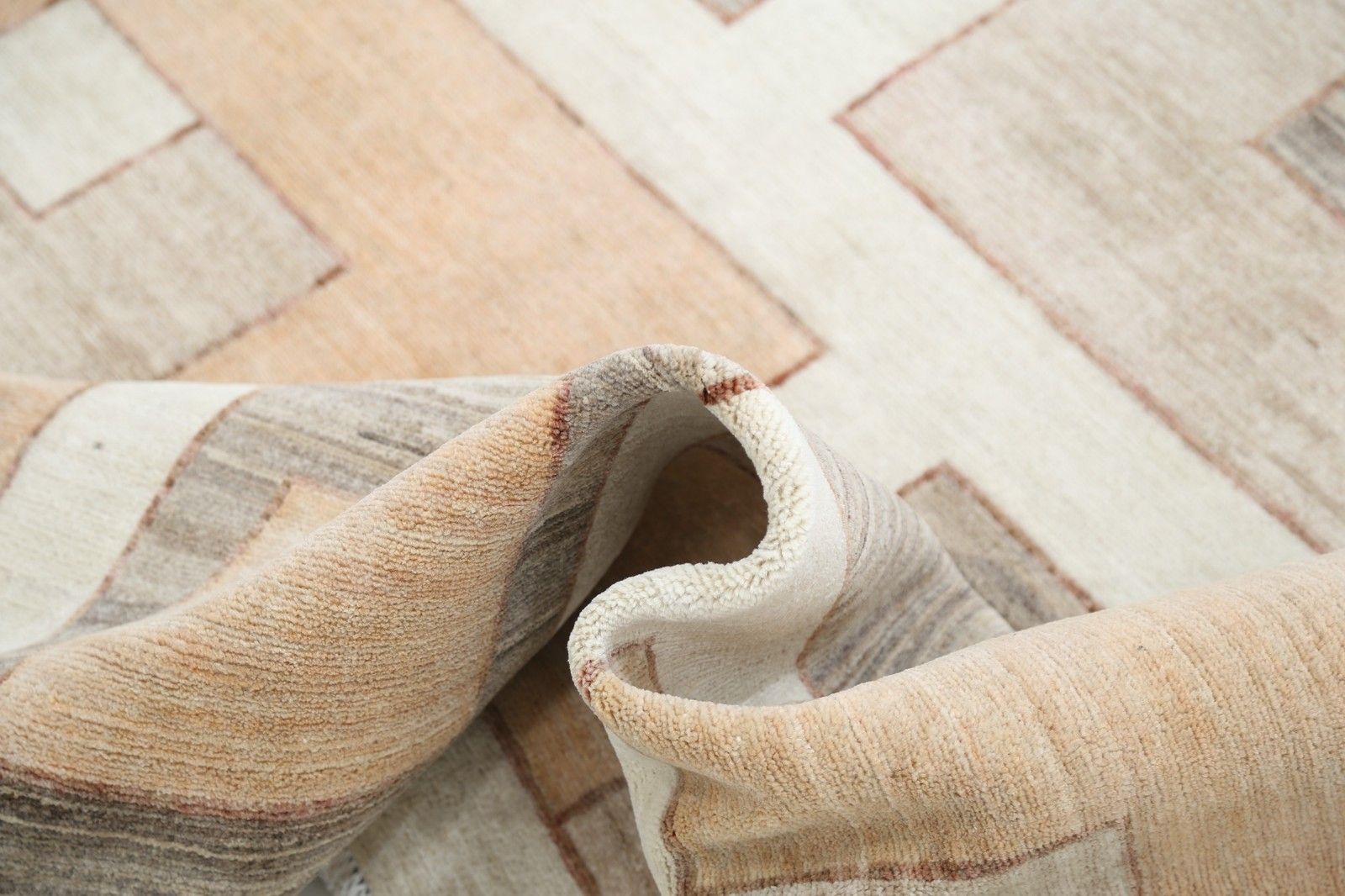 Tapis en laine noué à la main, beige et gris, motif géométrique abstrait - 1 x 1,35 m photo vinterior