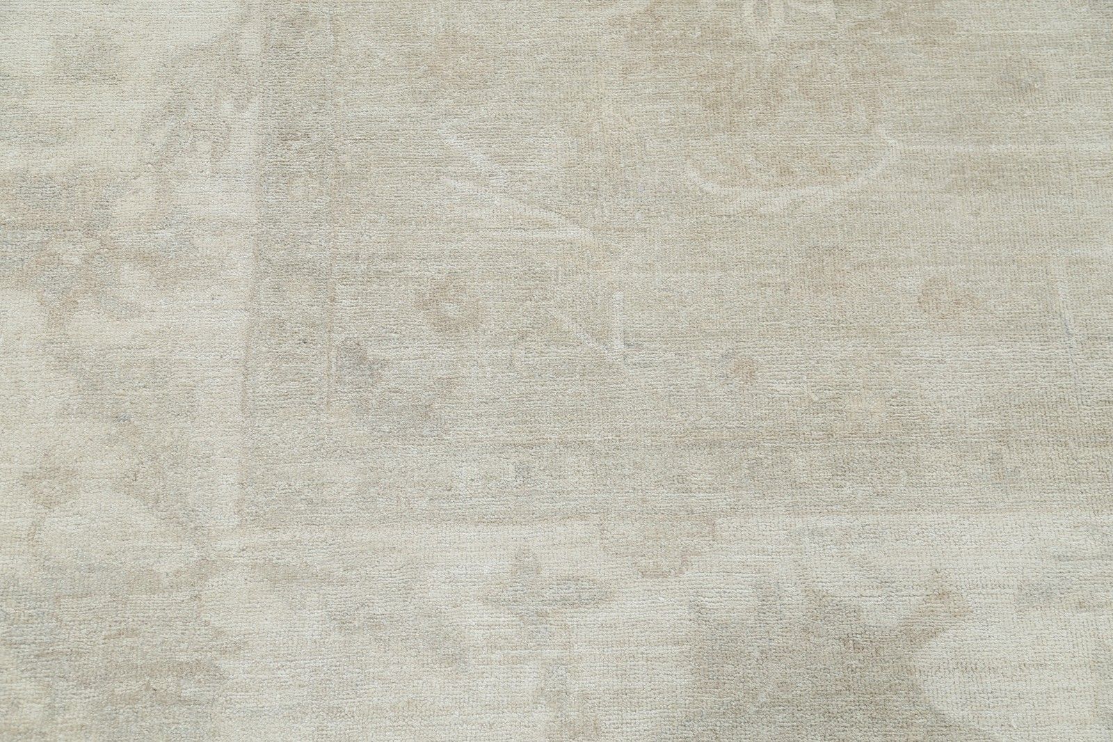 Tapis Oushak en laine beige noué à la main, motif floral sur toute la surface, 2,44 x 2,93 m photo vinterior