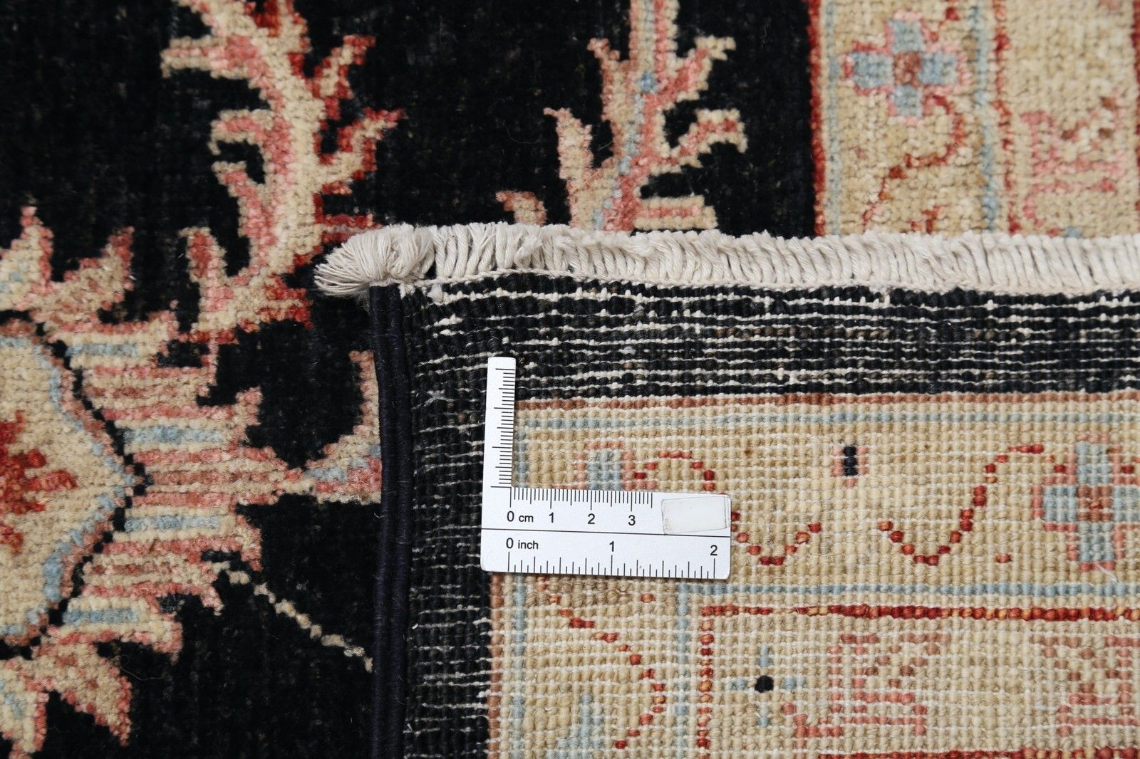 Tapis Oushak floral fait main, fond noir et bordure beige, 206 x 295 cm. 100 % laine photo buy